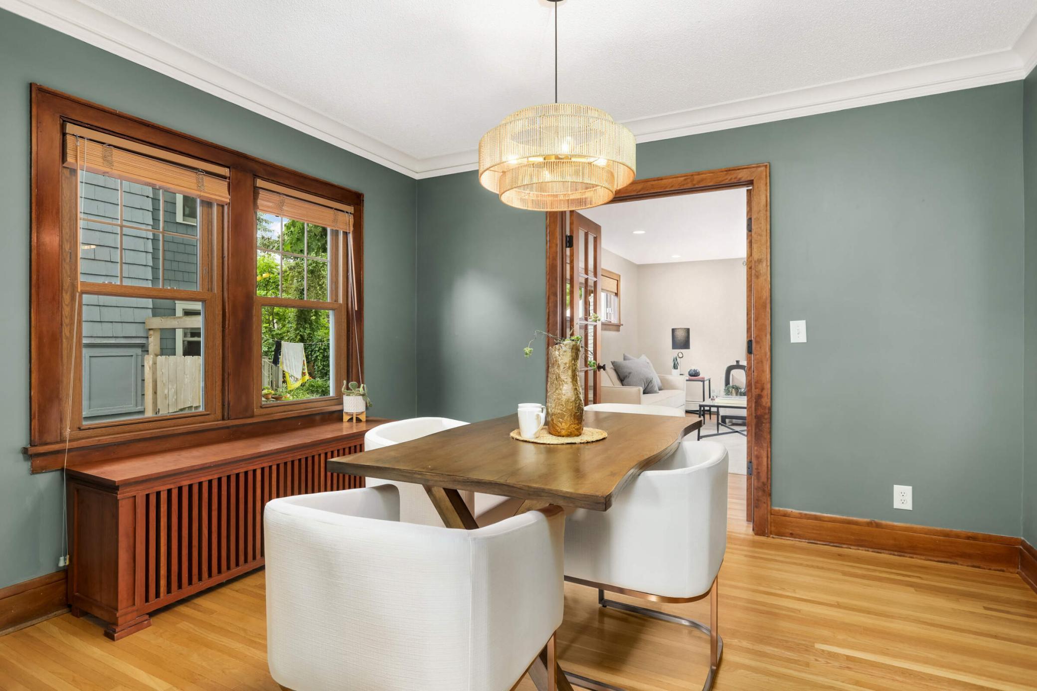 1712 Scheffer Avenue