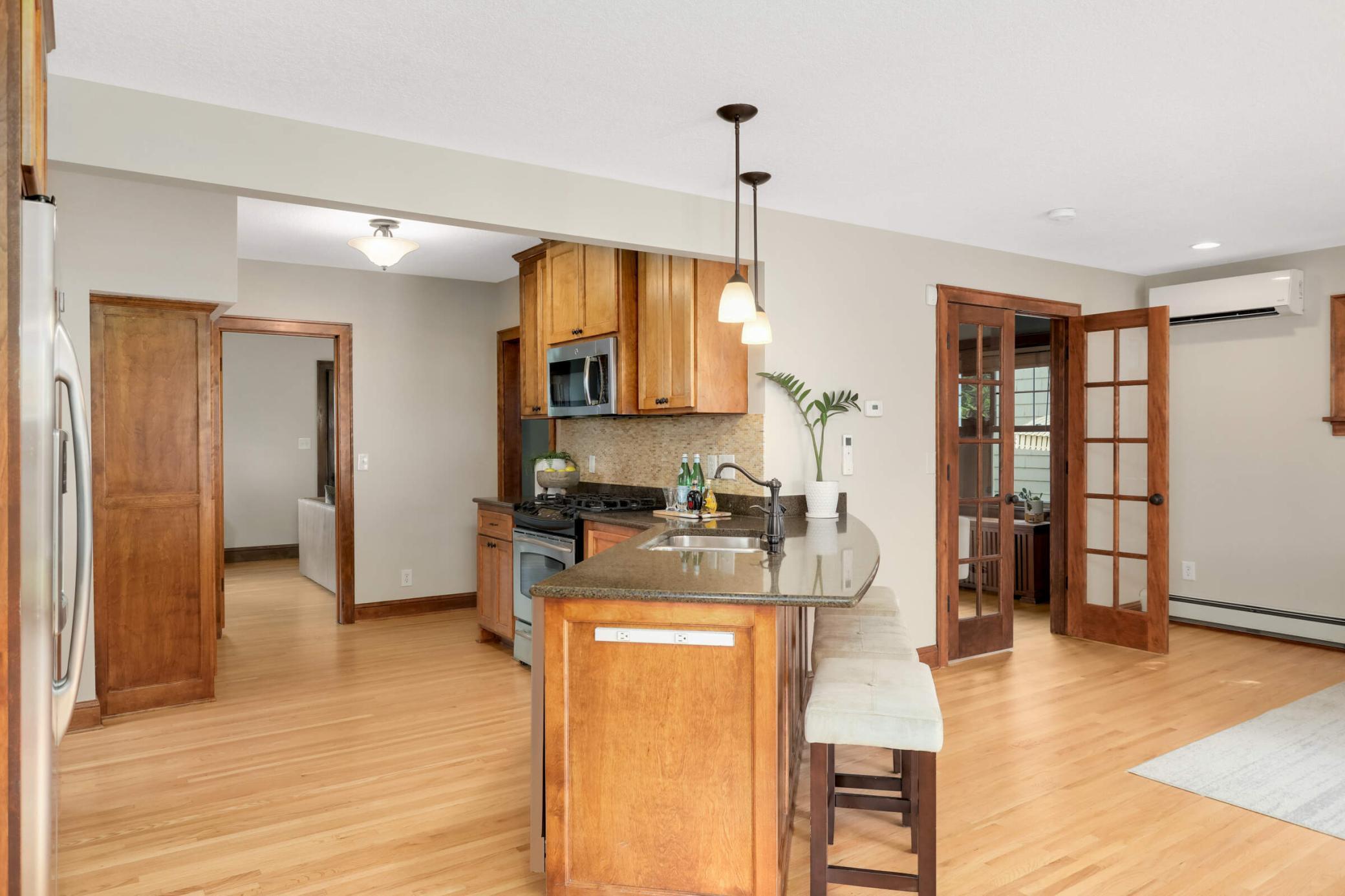 1712 Scheffer Avenue