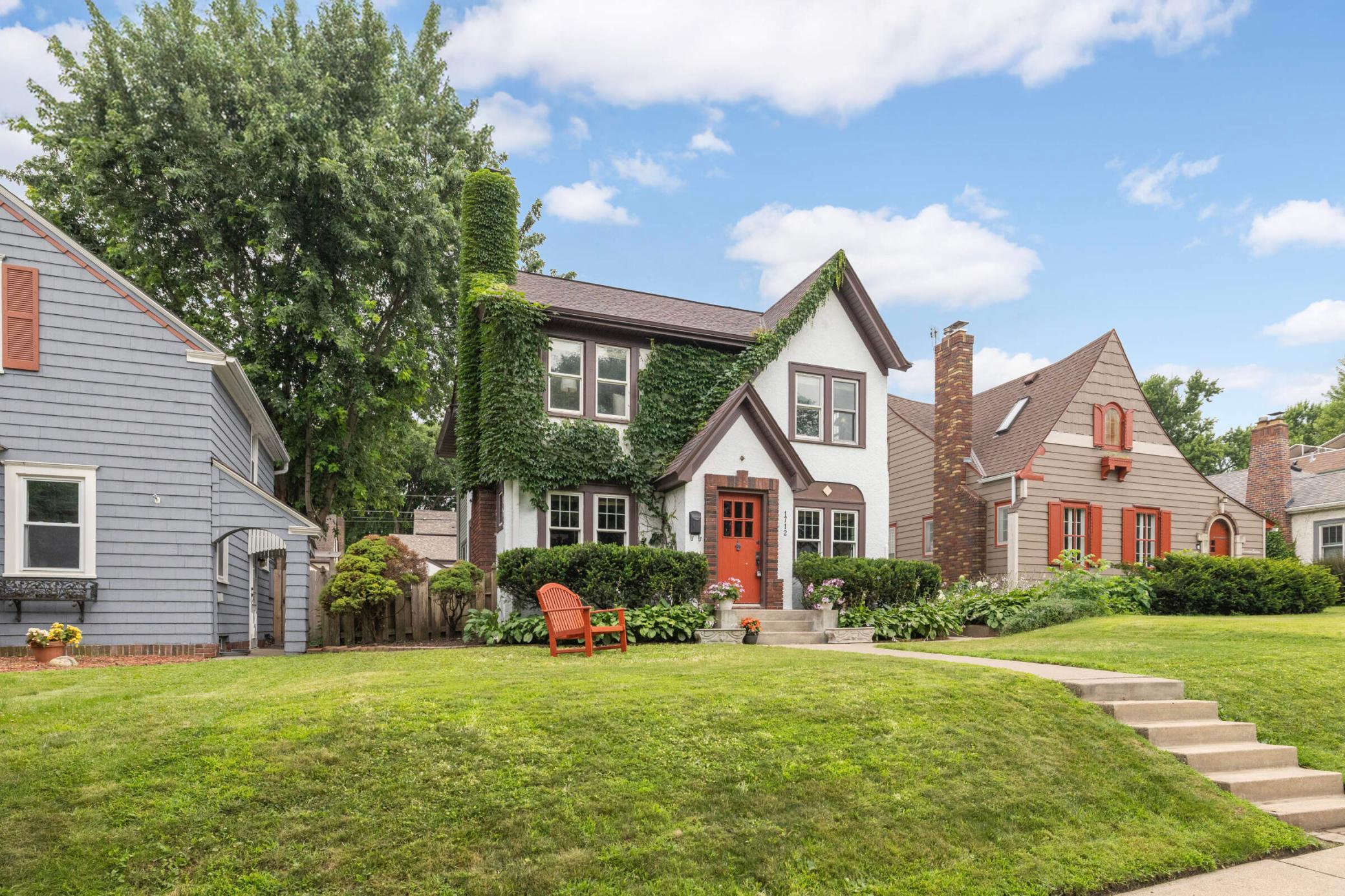 1712 Scheffer Avenue