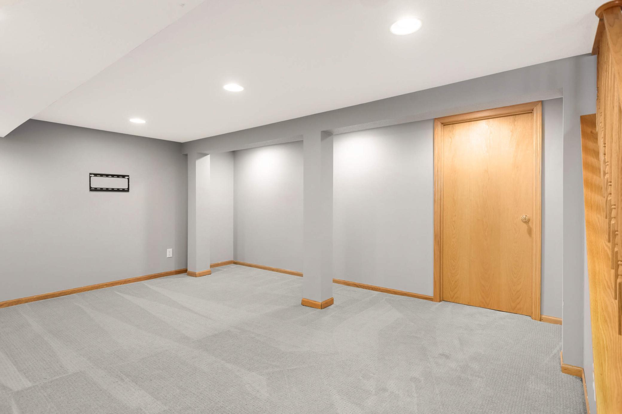 1712 Scheffer Avenue