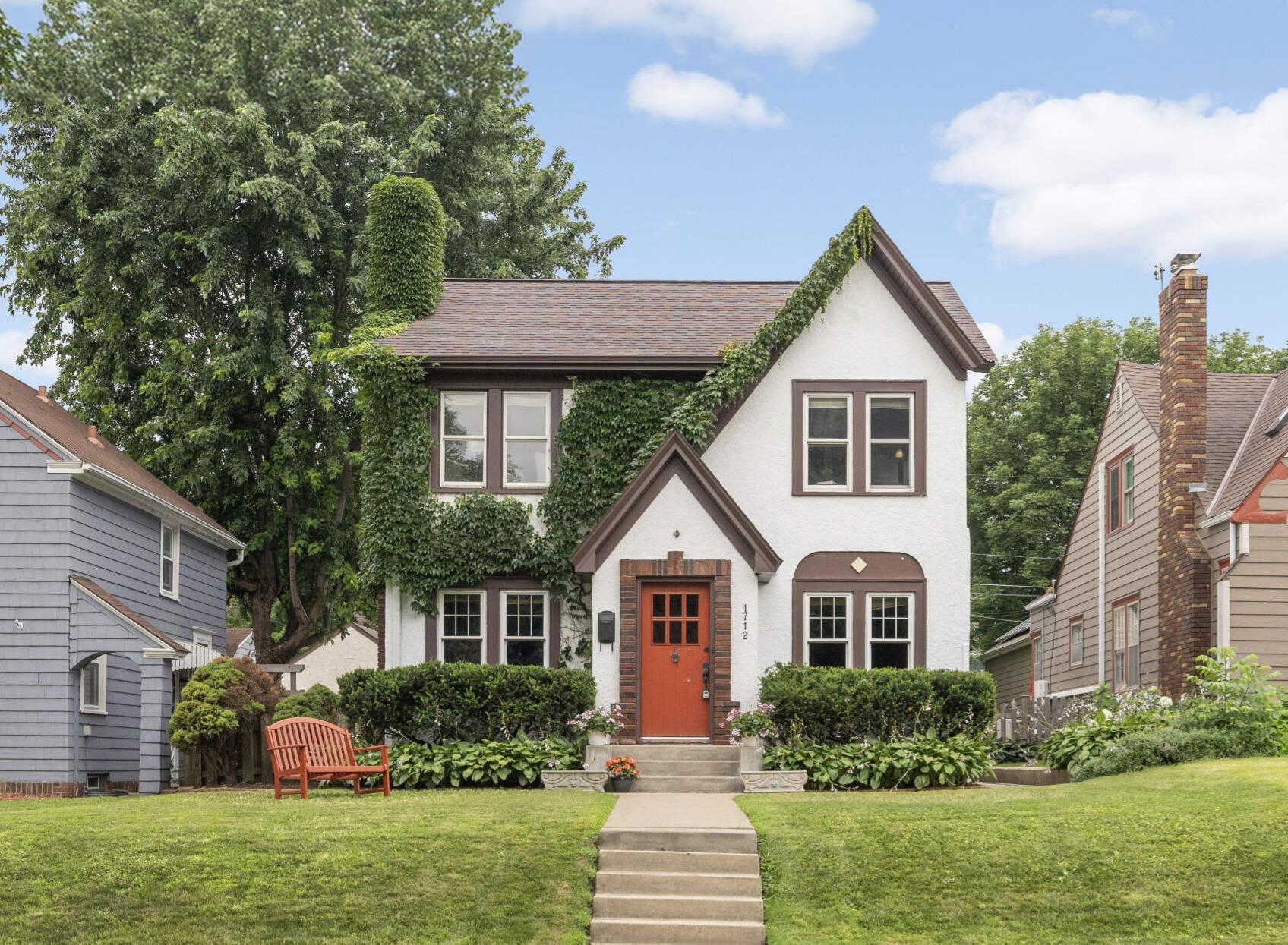 1712 Scheffer Avenue