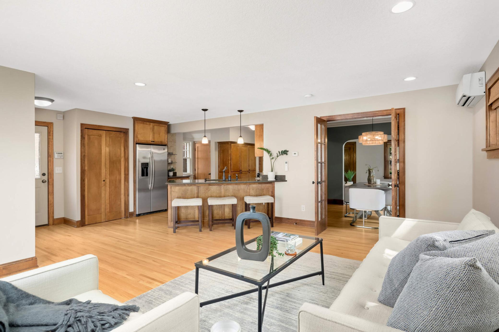 1712 Scheffer Avenue