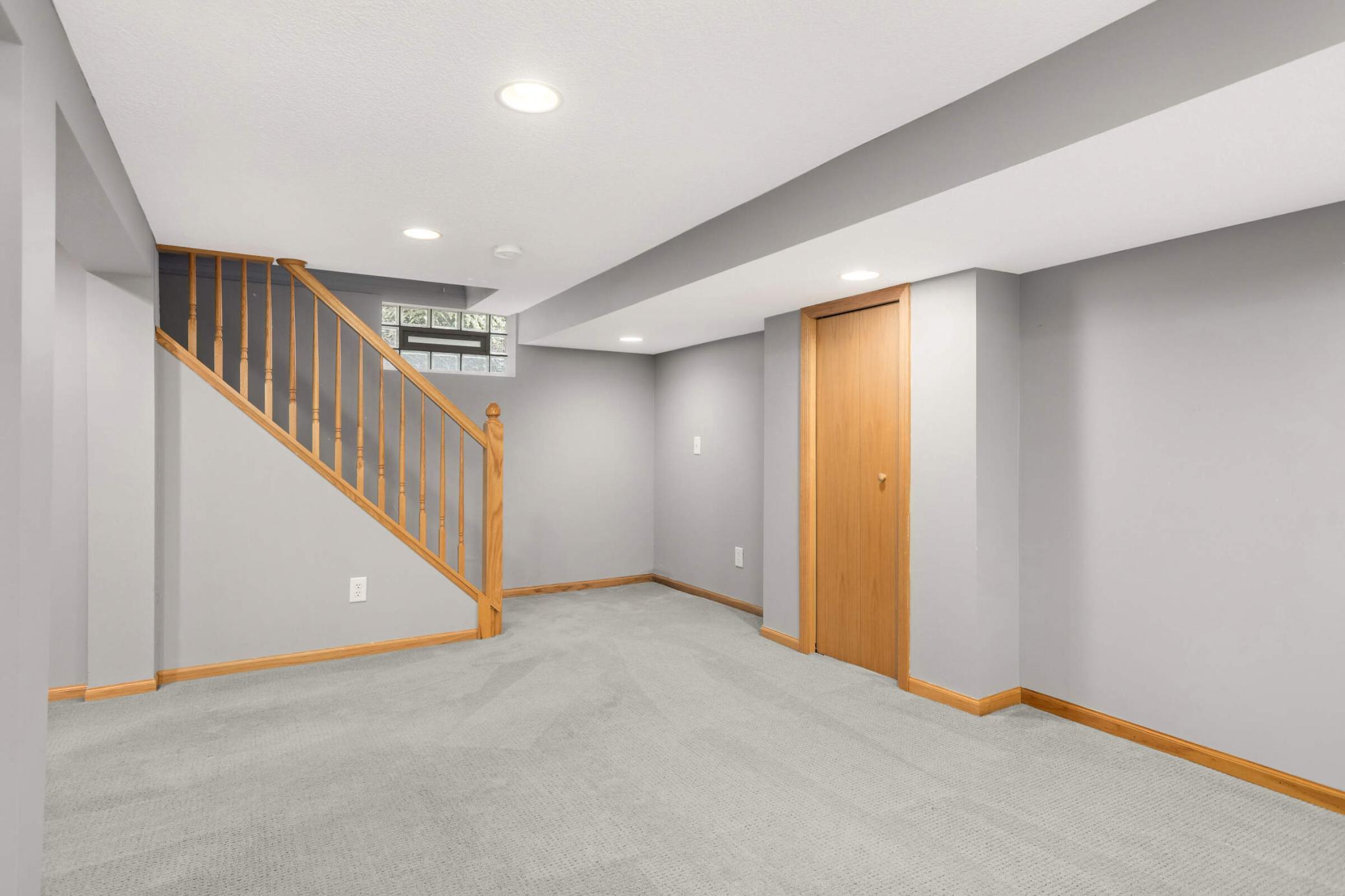 1712 Scheffer Avenue