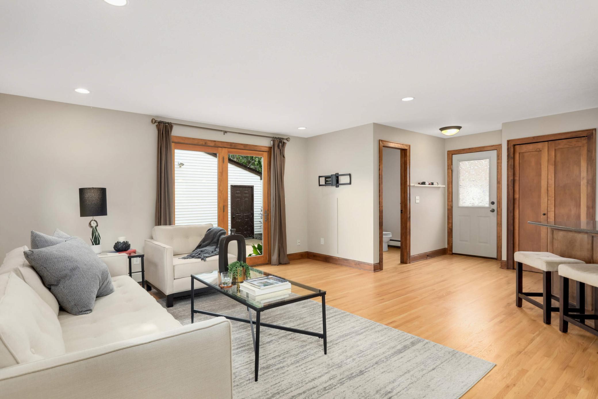 1712 Scheffer Avenue