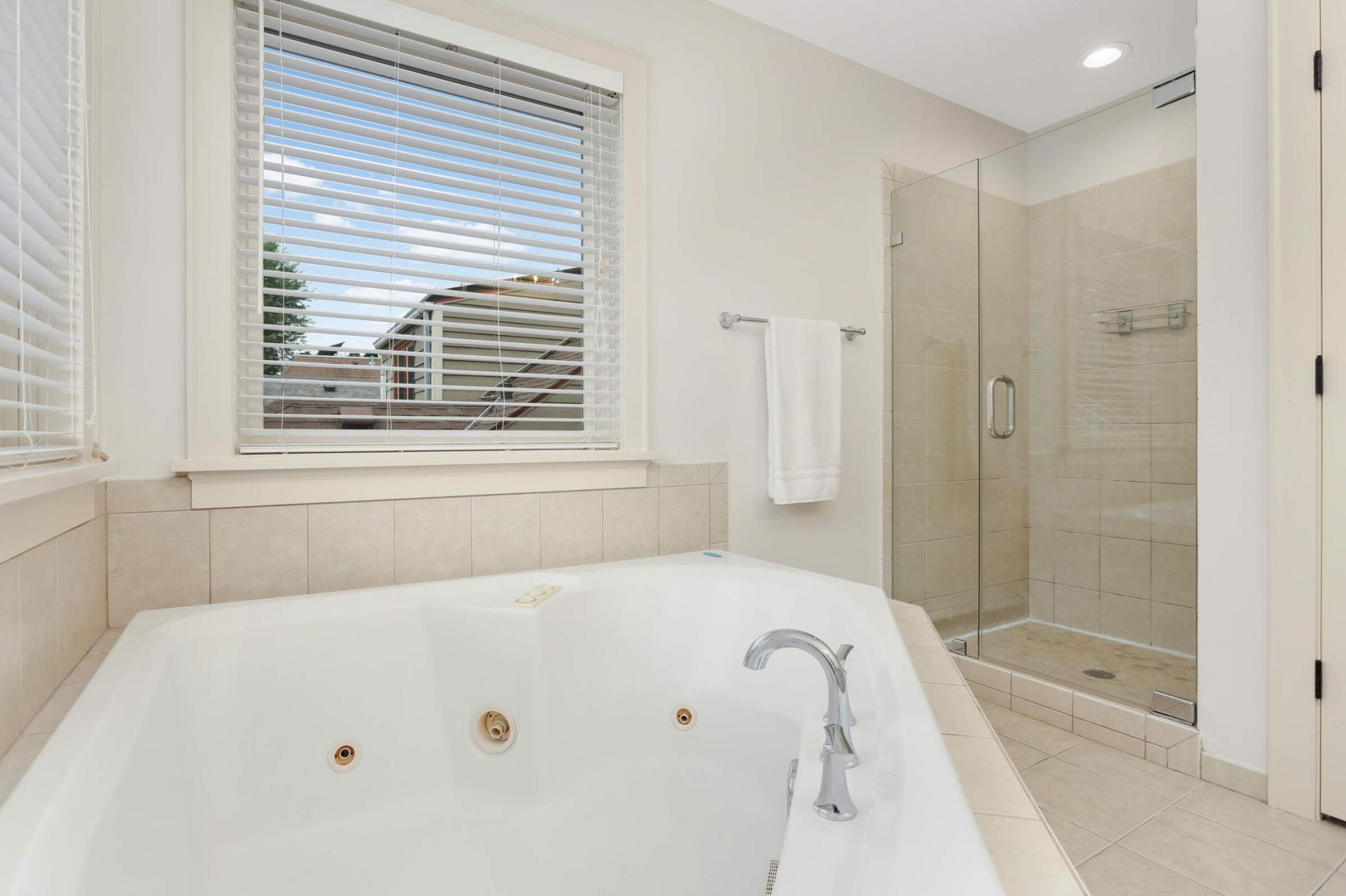 1712 Scheffer Avenue