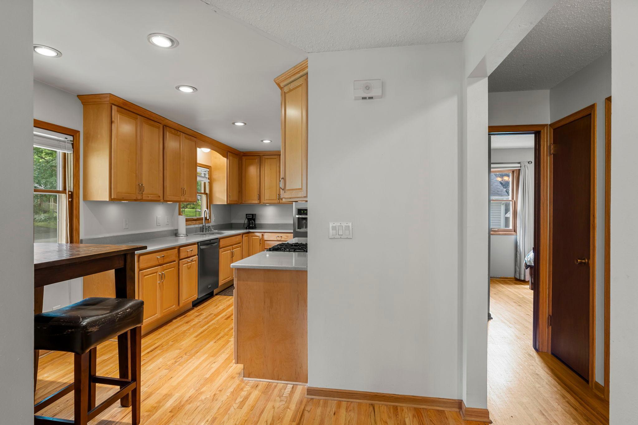 672 Goodview Avenue N