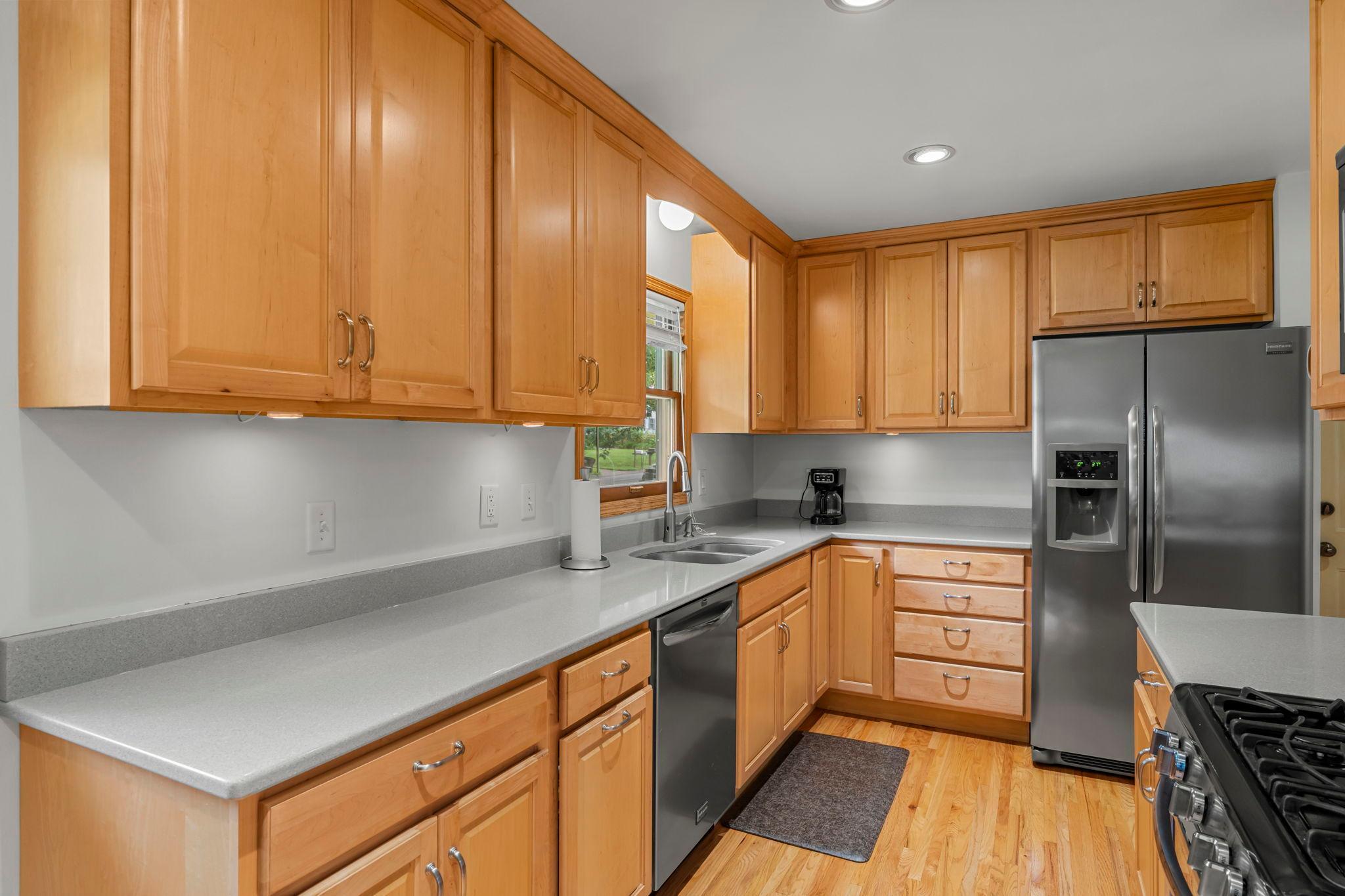 672 Goodview Avenue N