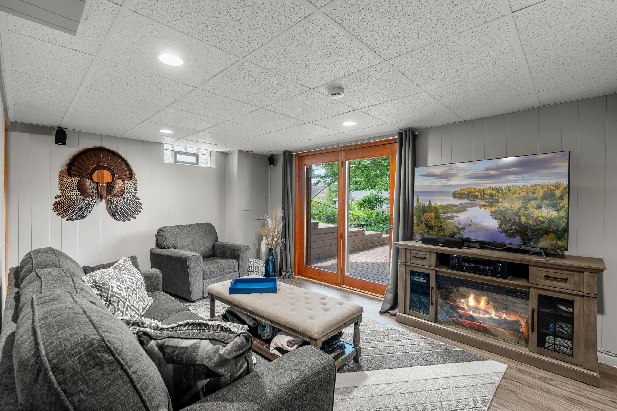 672 Goodview Avenue N