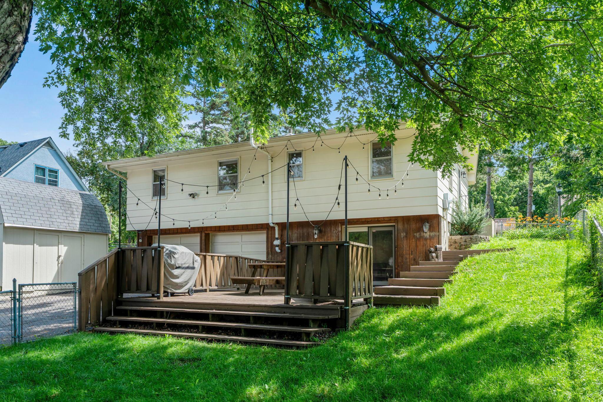 672 Goodview Avenue N