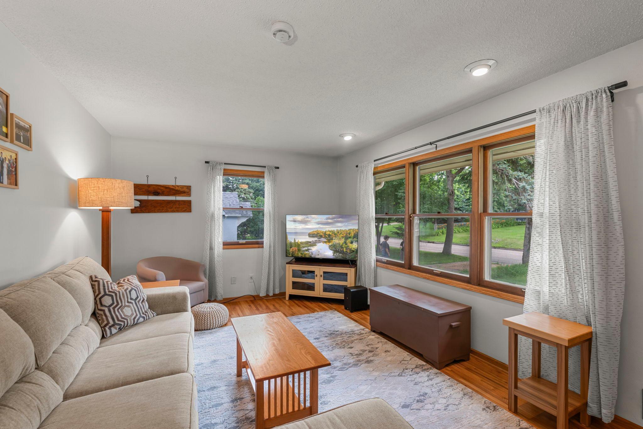 672 Goodview Avenue N