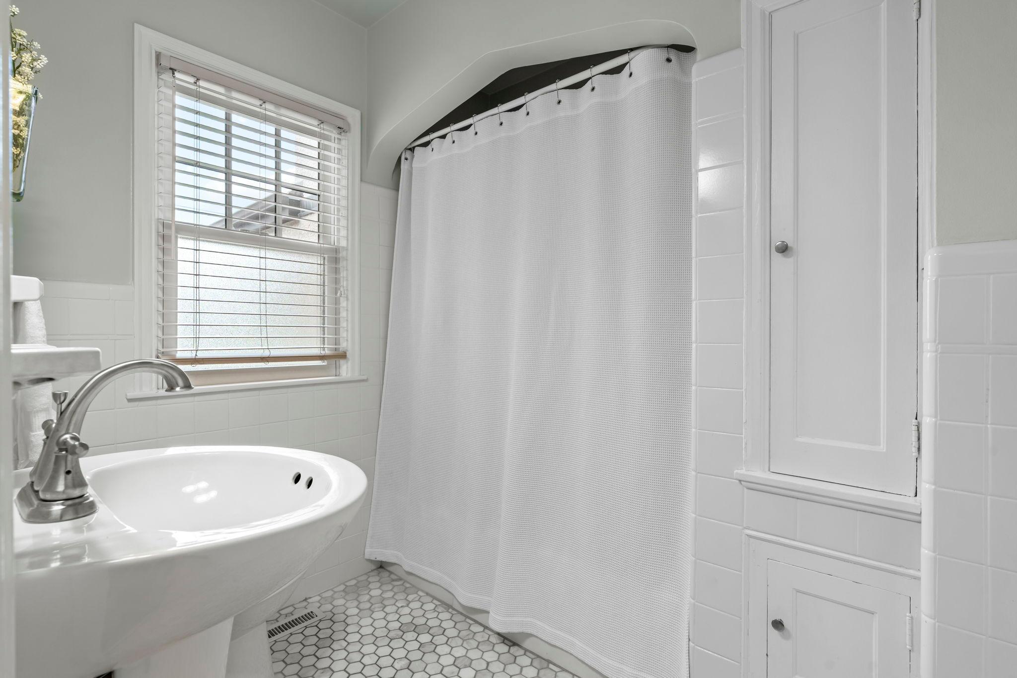 2123 Juno Avenue Unit: 1
