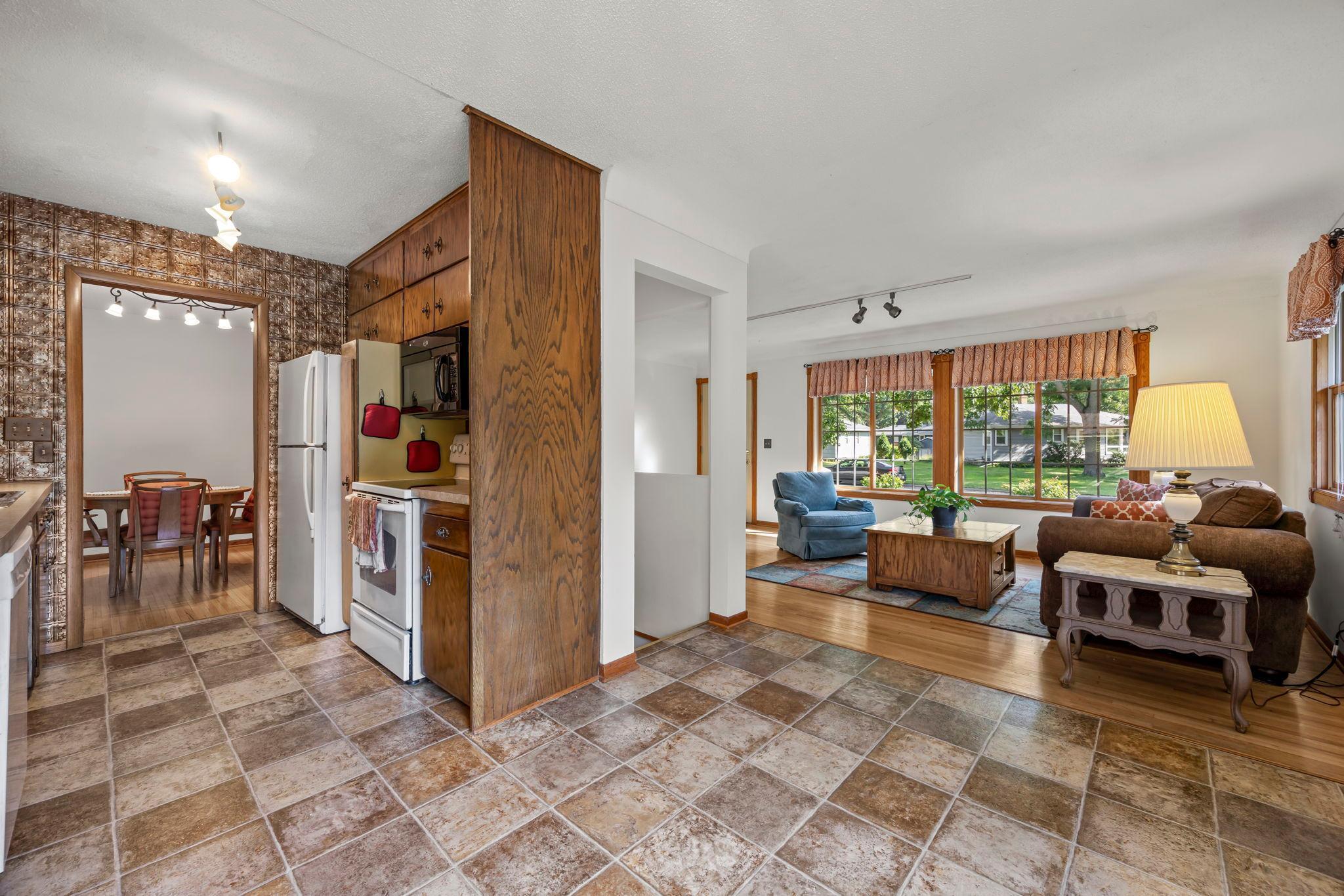 1031 Ryan Avenue W