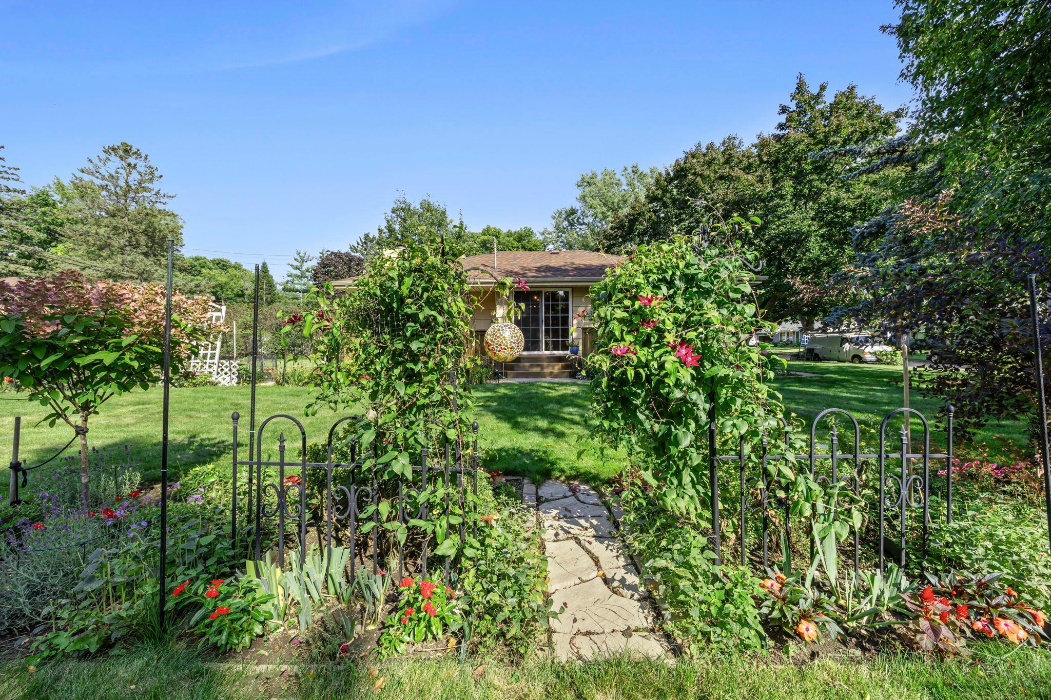 1031 Ryan Avenue W