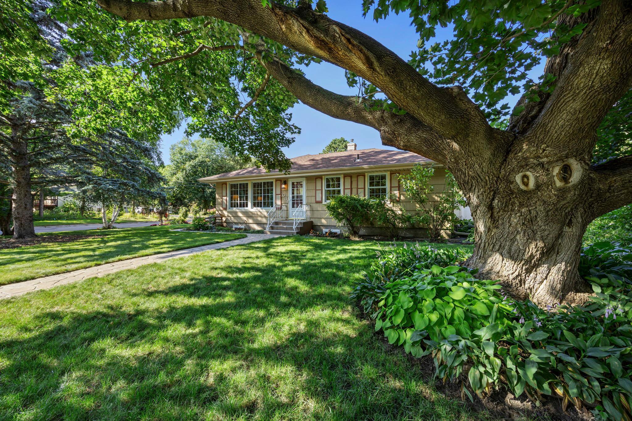 1031 Ryan Avenue W