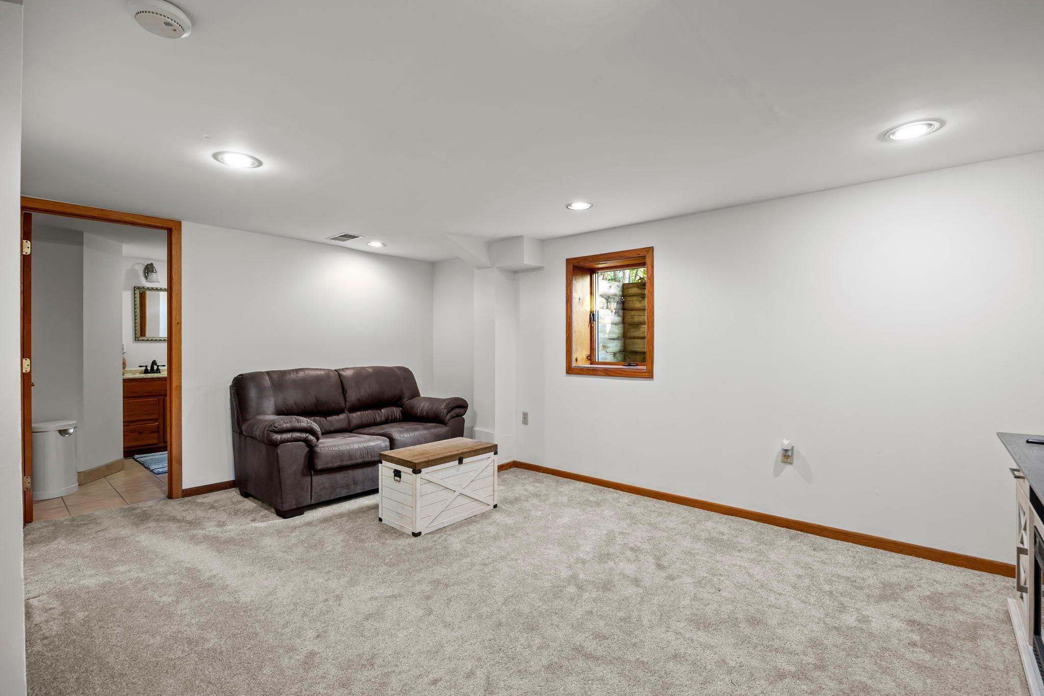 1031 Ryan Avenue W