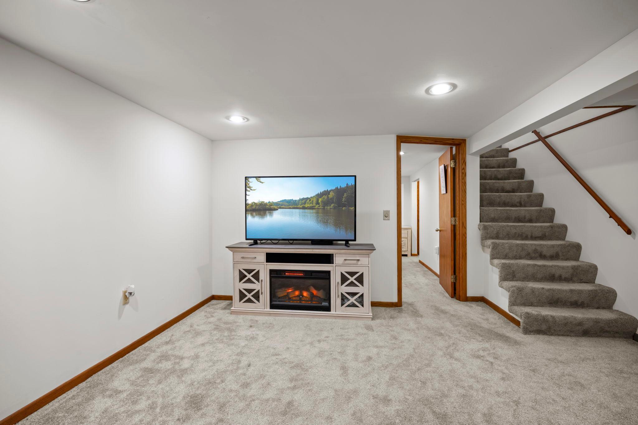 1031 Ryan Avenue W