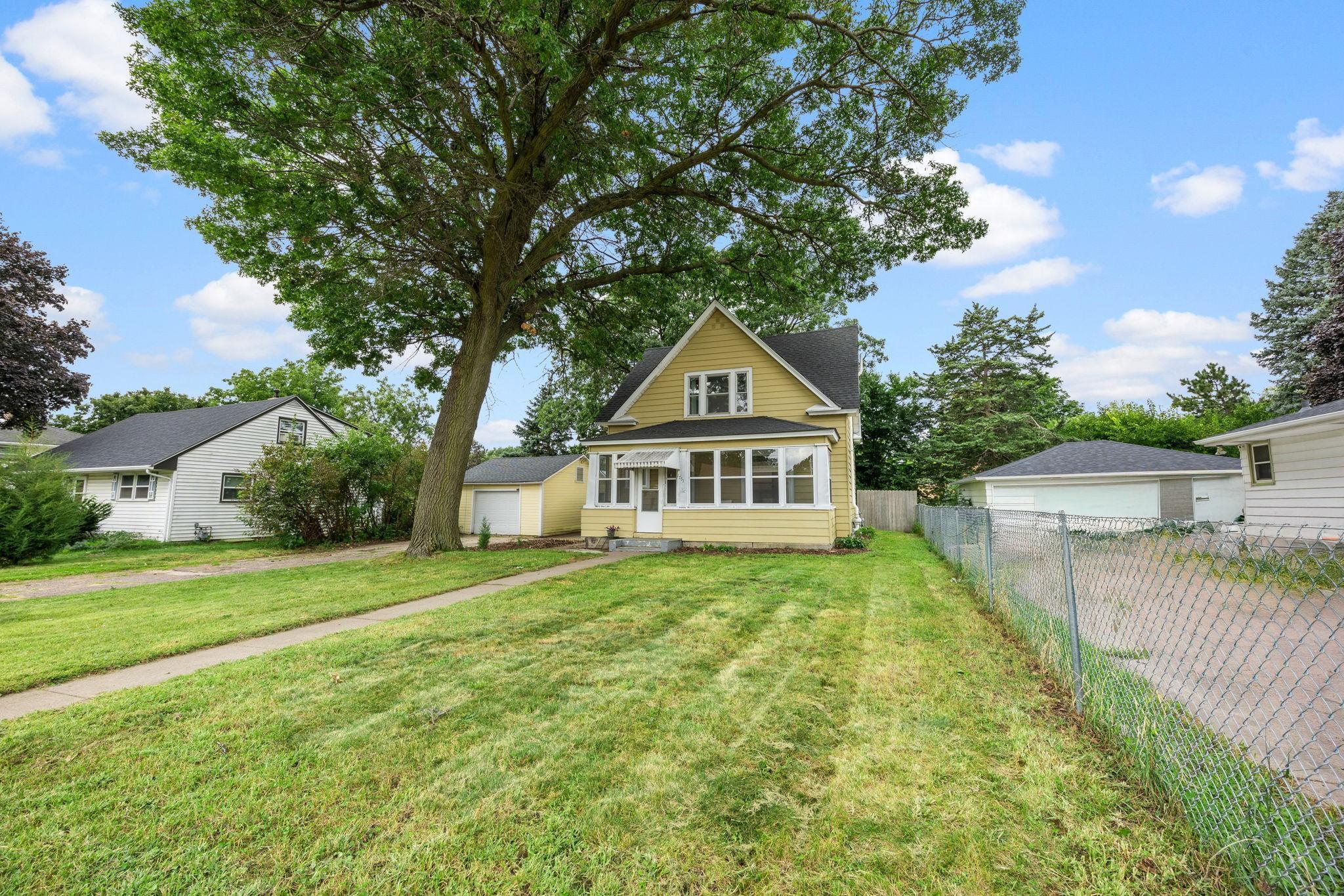 1751 Clarence Street