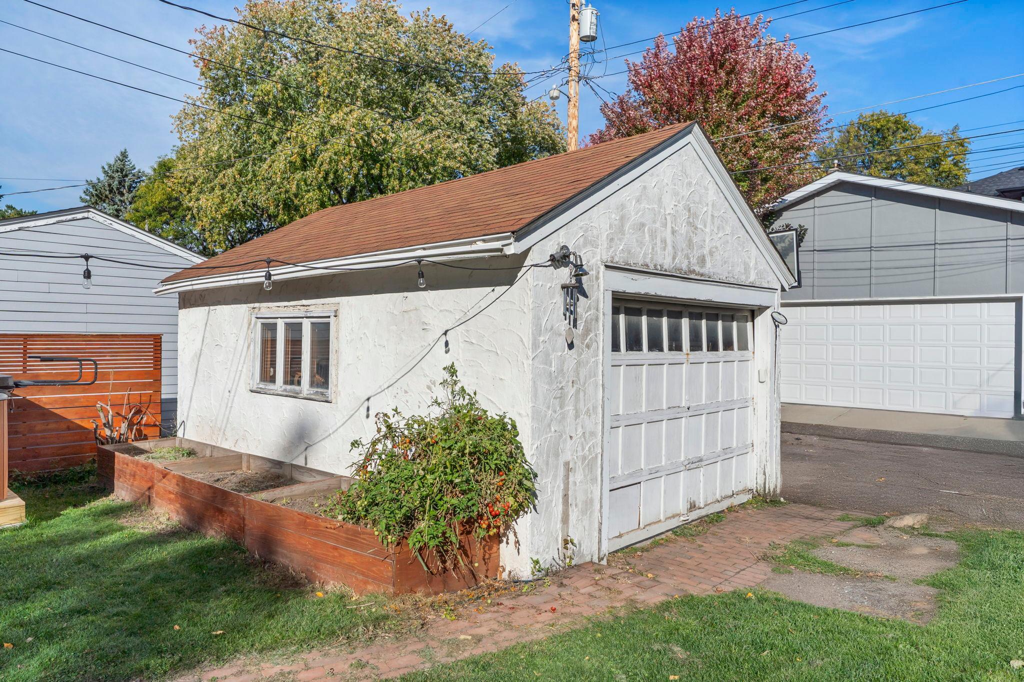 2015 Wellesley Avenue