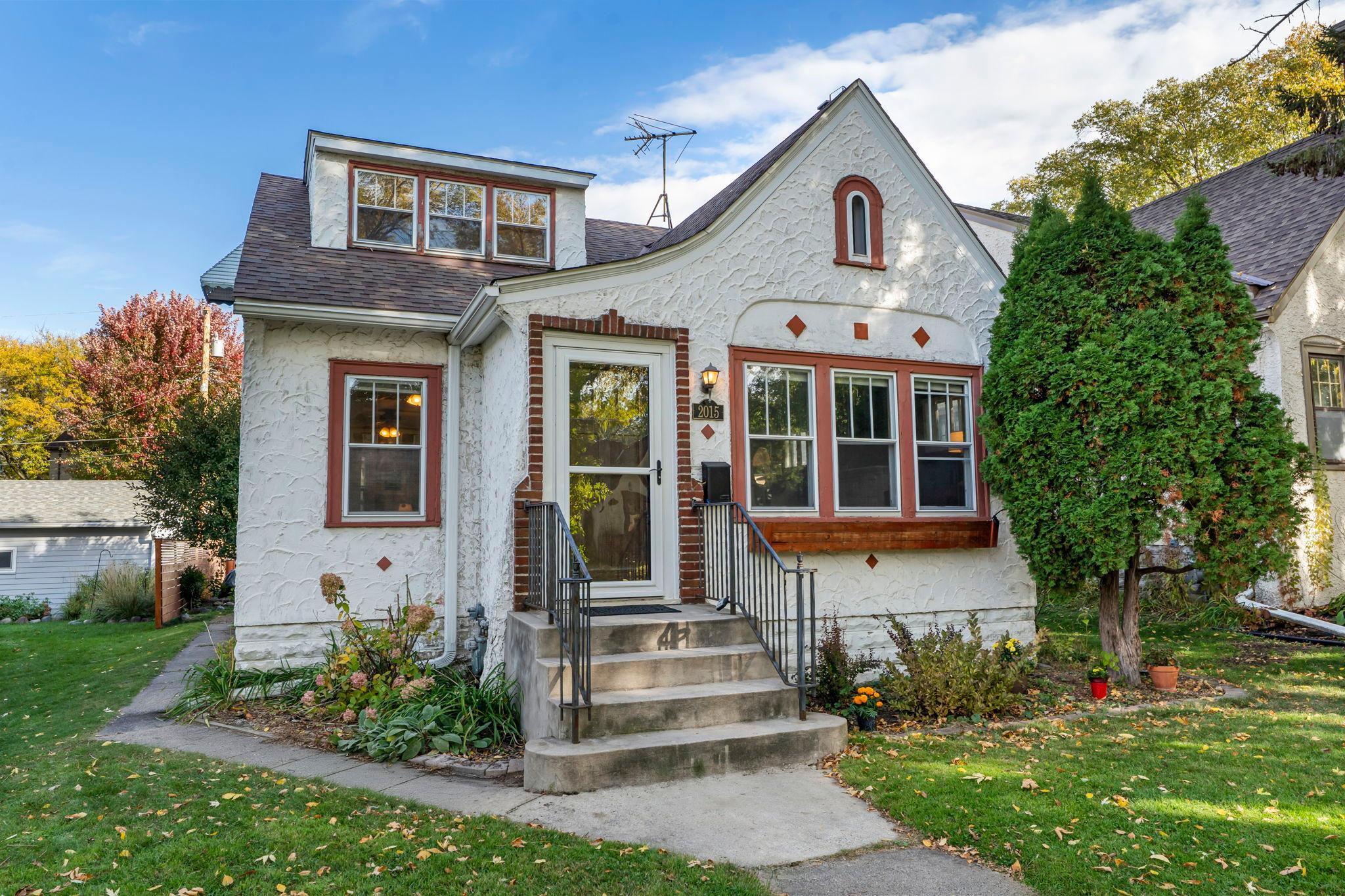 2015 Wellesley Avenue