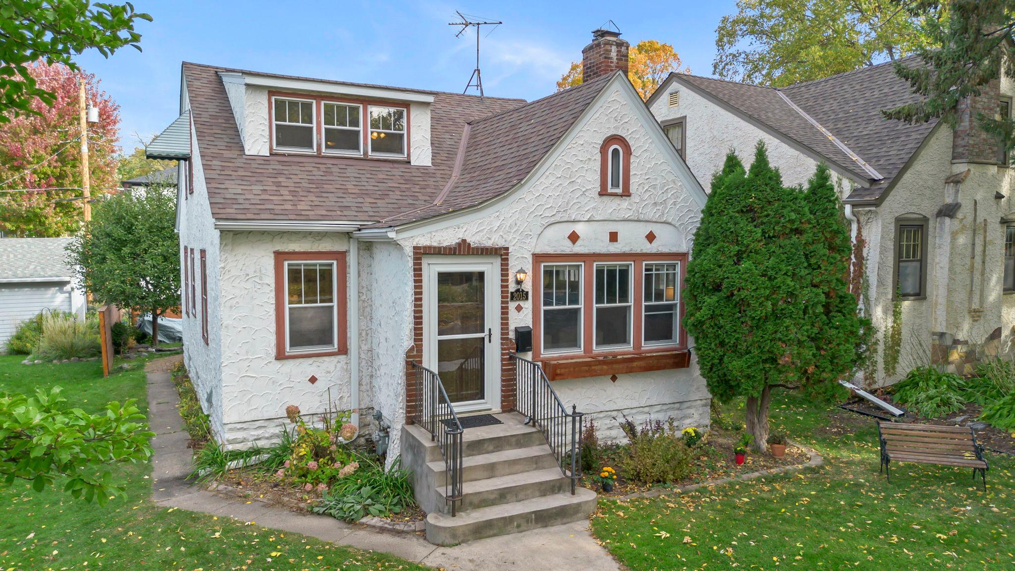 2015 Wellesley Avenue