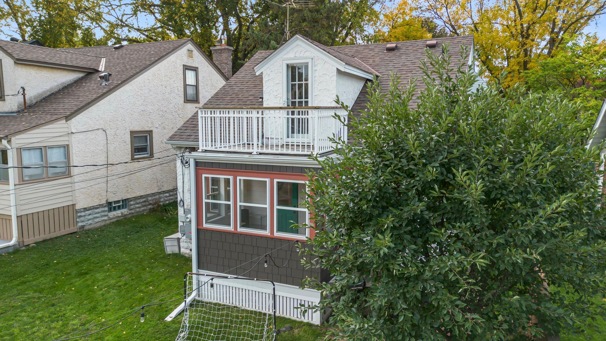 2015 Wellesley Avenue