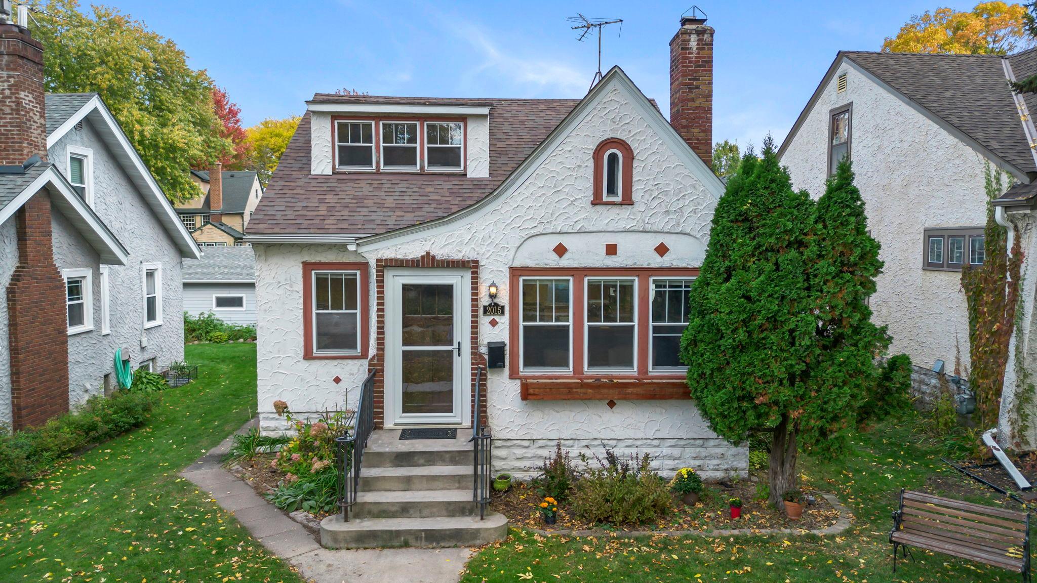 2015 Wellesley Avenue