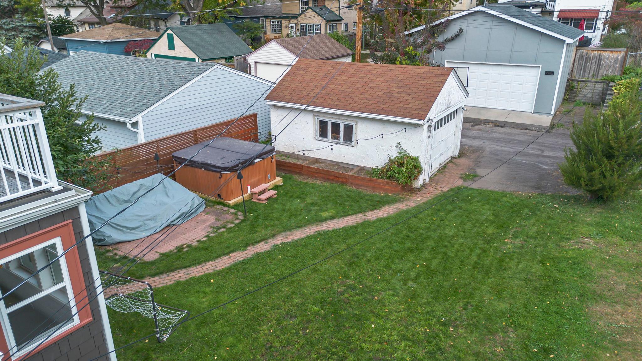 2015 Wellesley Avenue