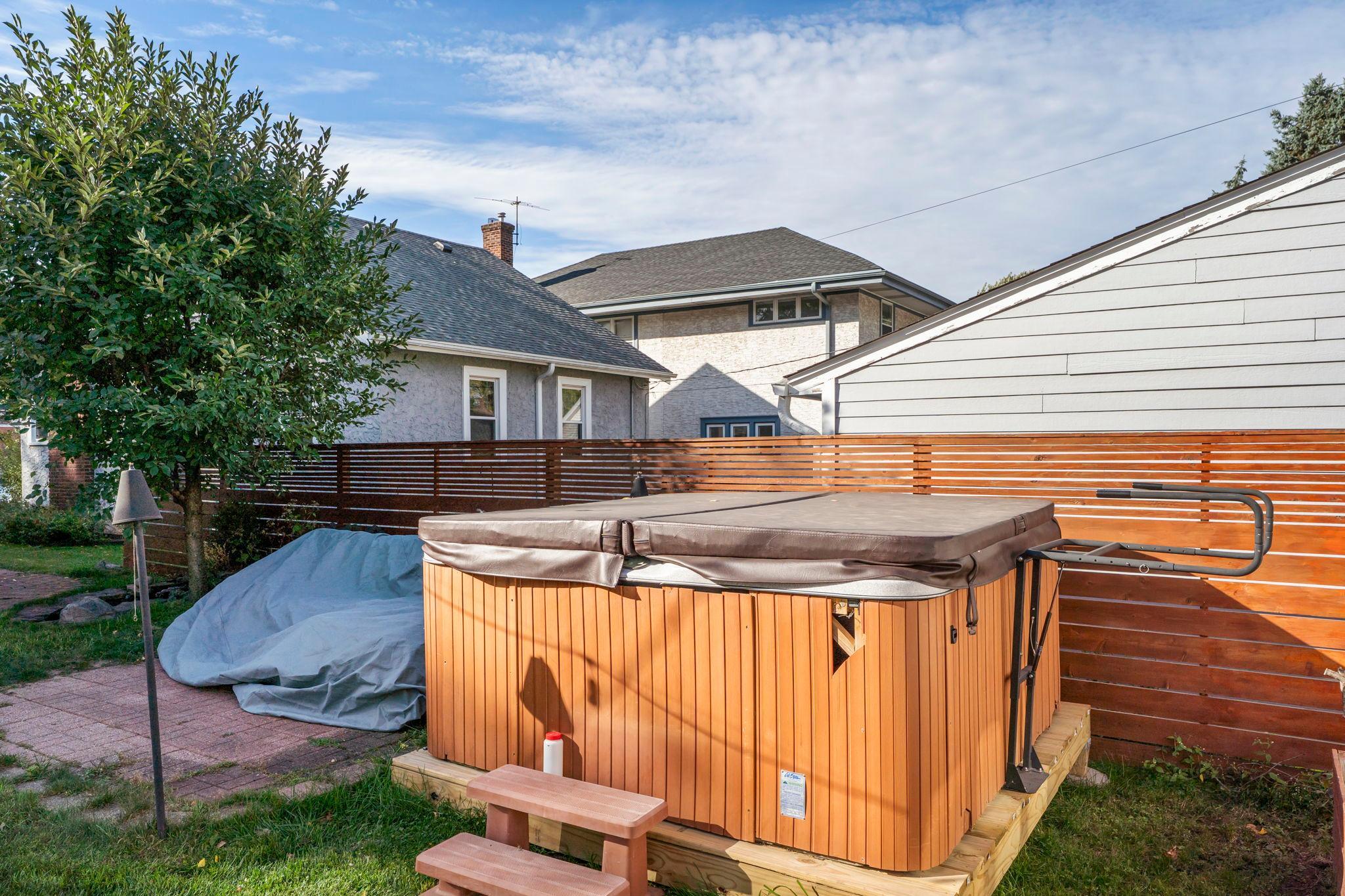 2015 Wellesley Avenue