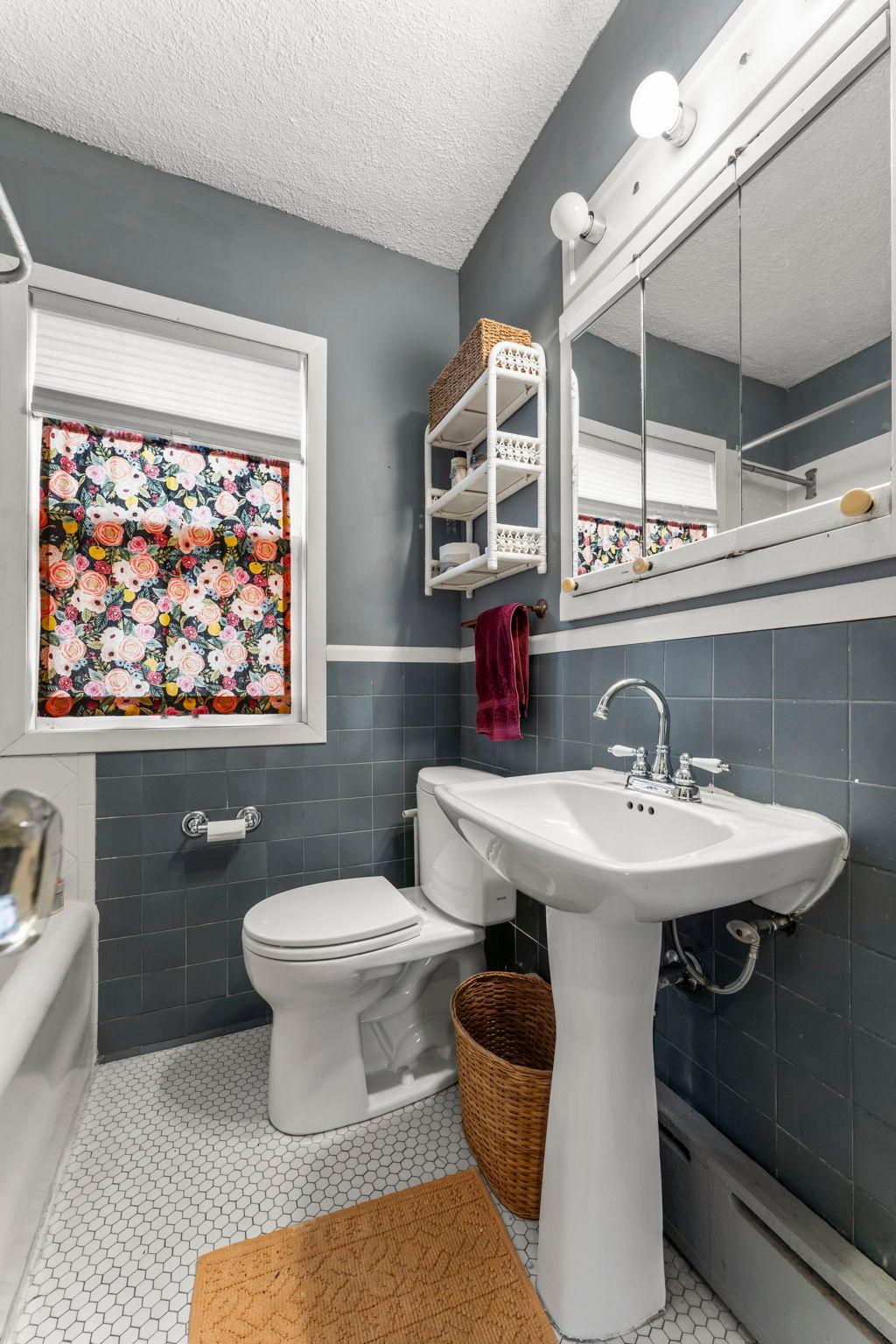 2015 Wellesley Avenue