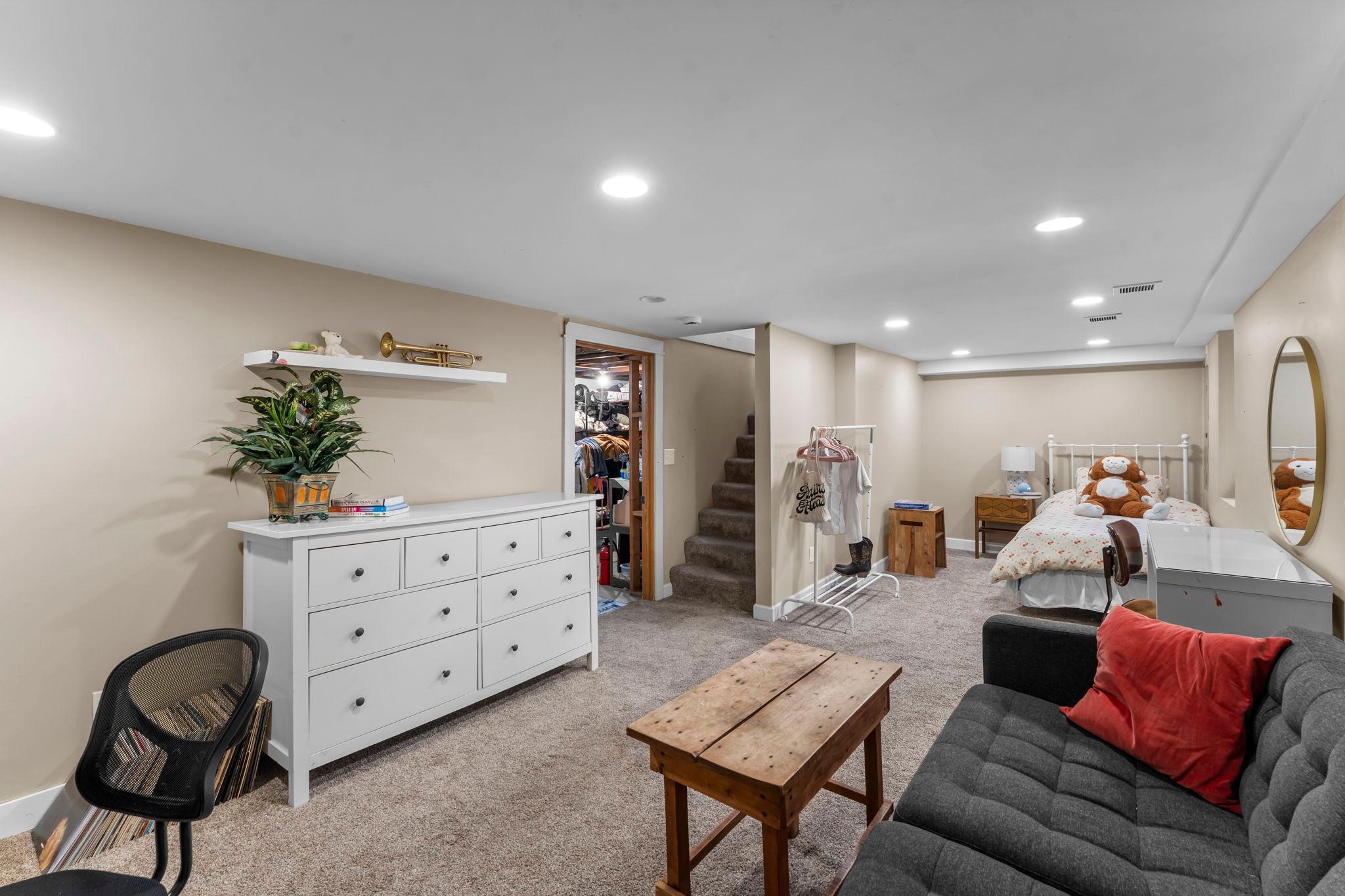 2015 Wellesley Avenue