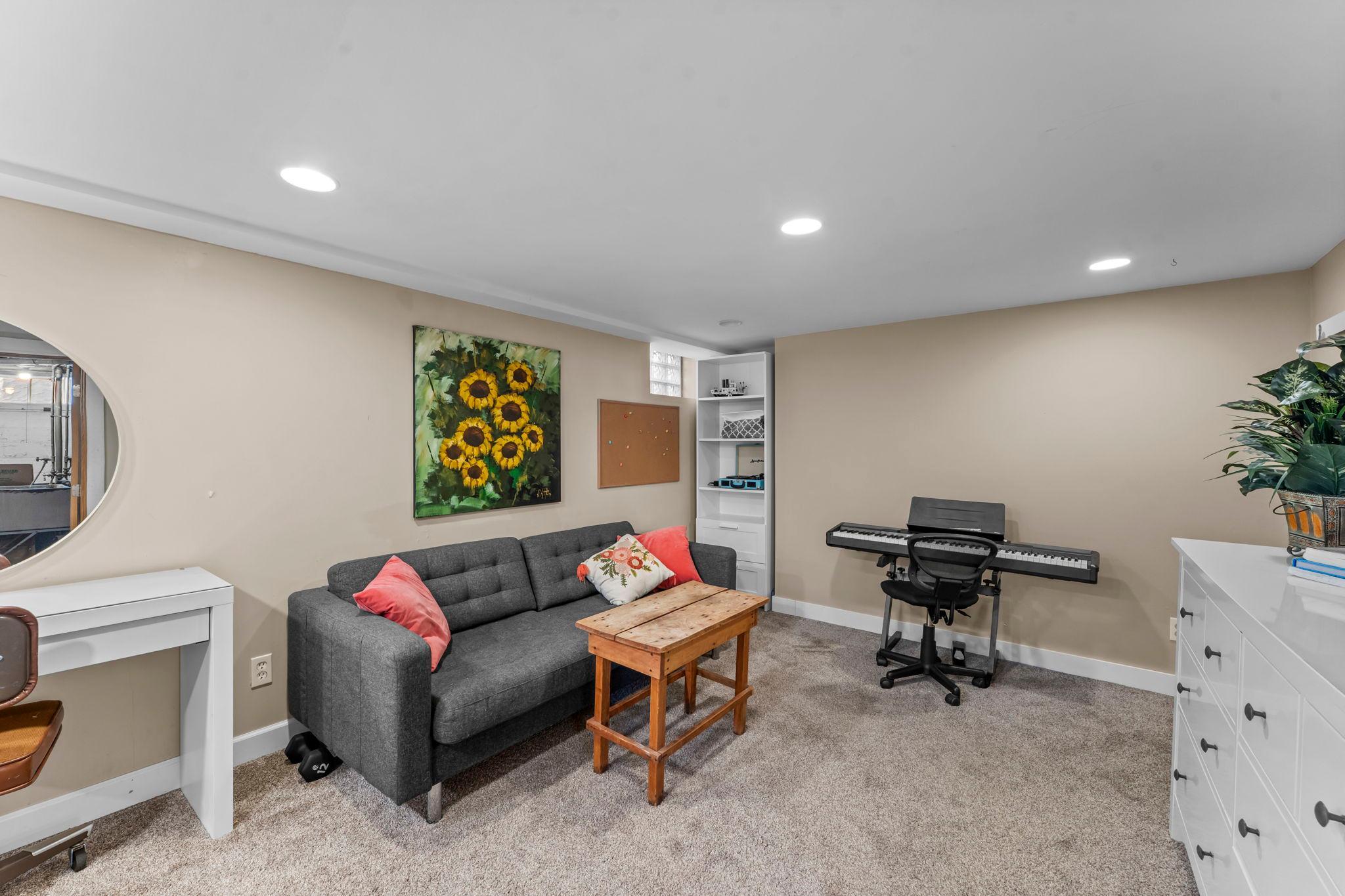 2015 Wellesley Avenue