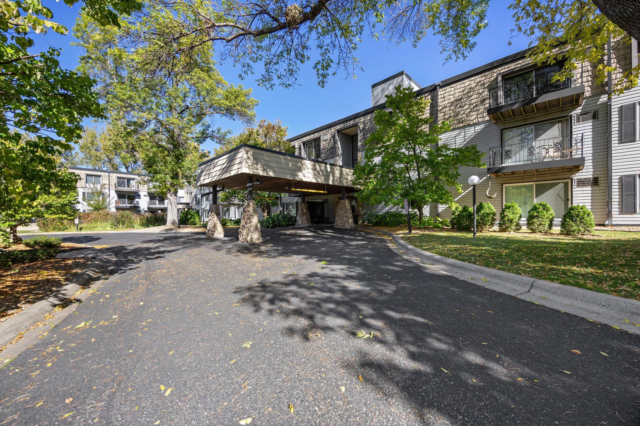 183 Little Canada Road E Unit: 204