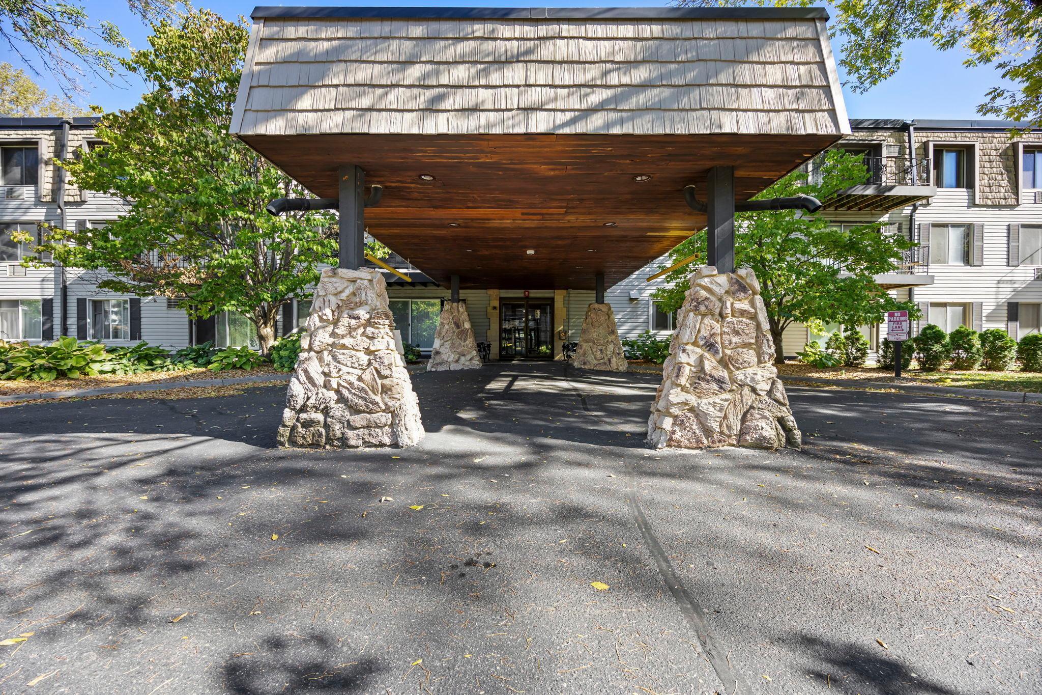 183 Little Canada Road E Unit: 204