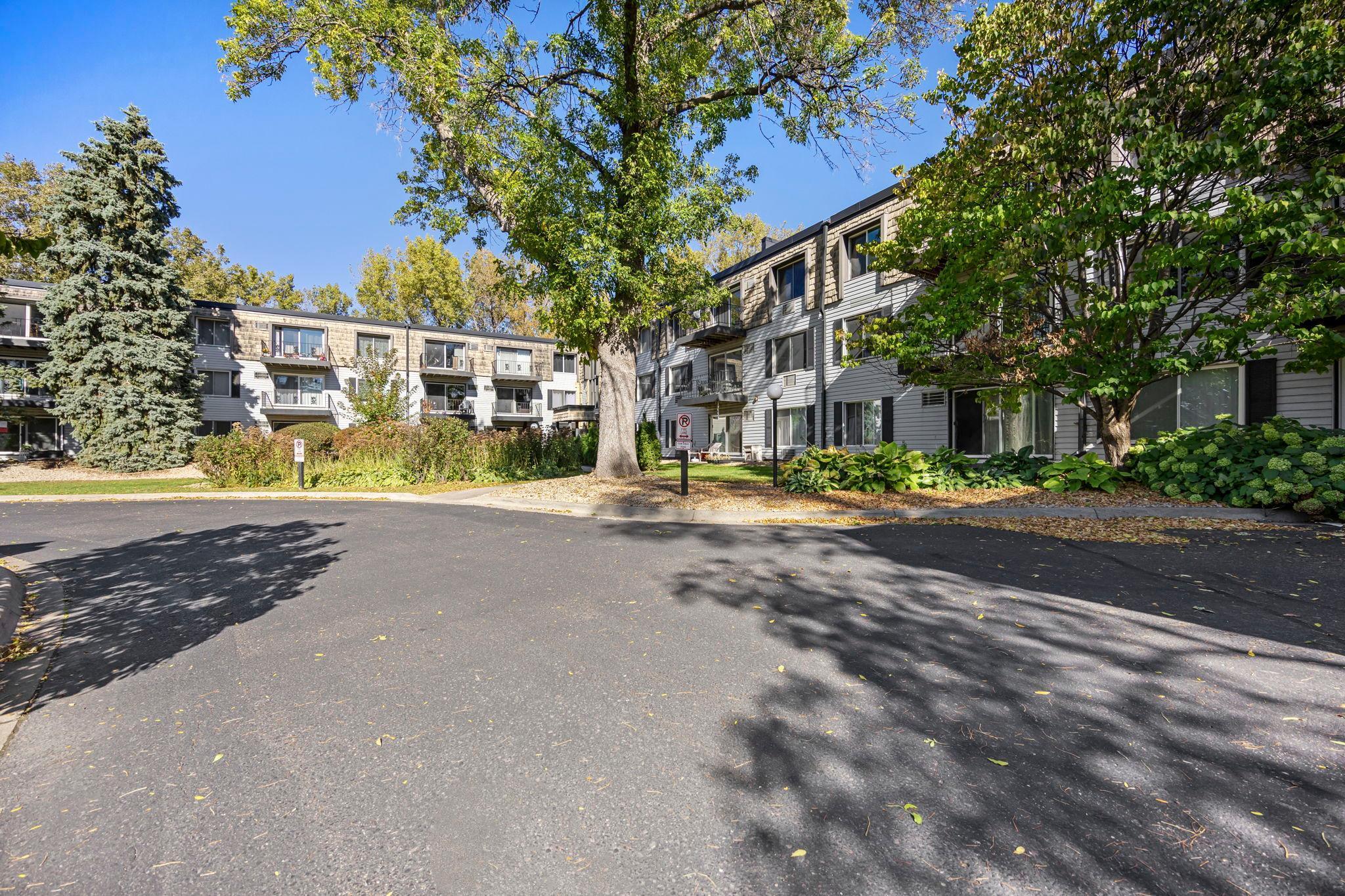 183 Little Canada Road E Unit: 204