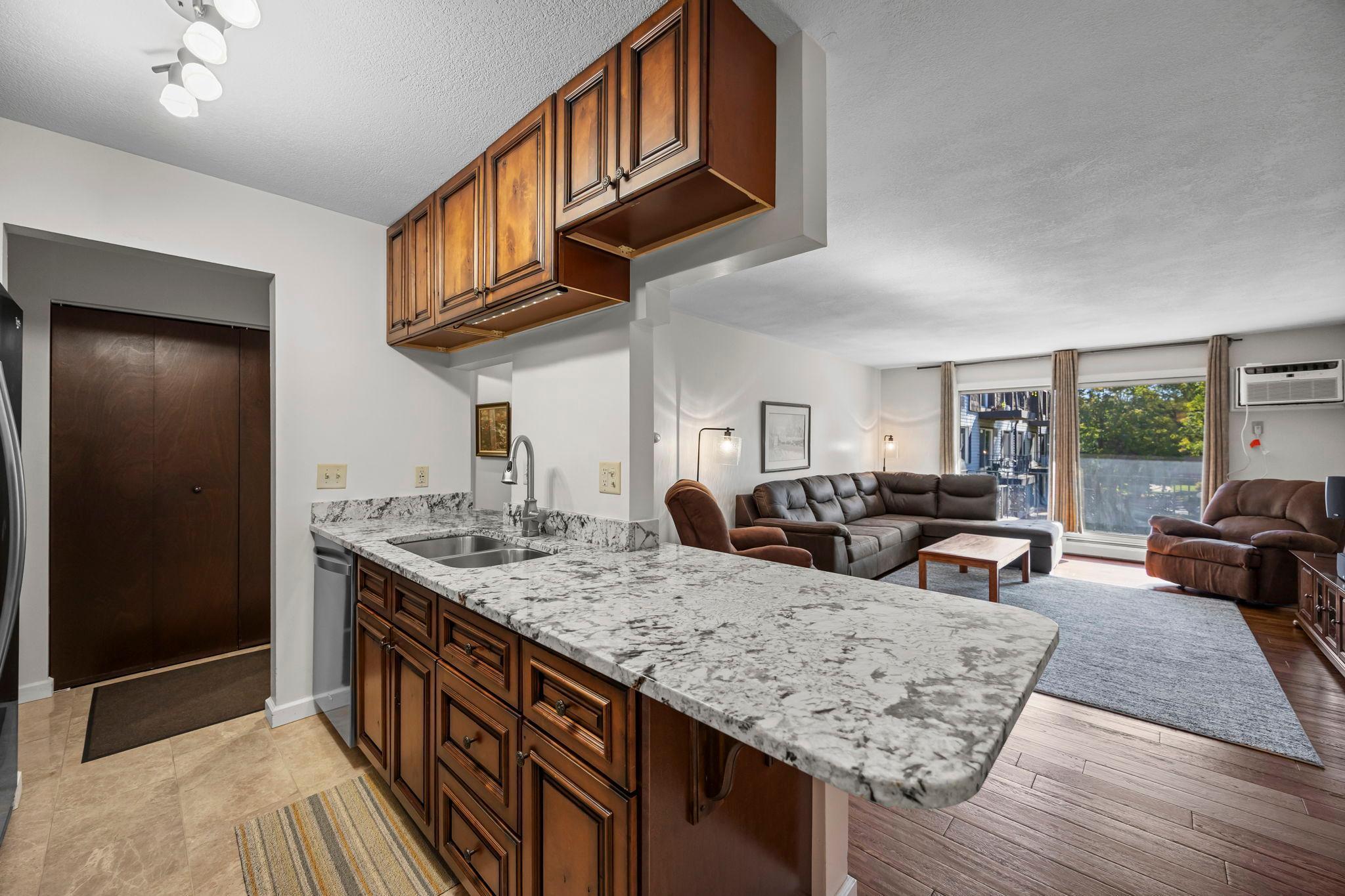 183 Little Canada Road E Unit: 204