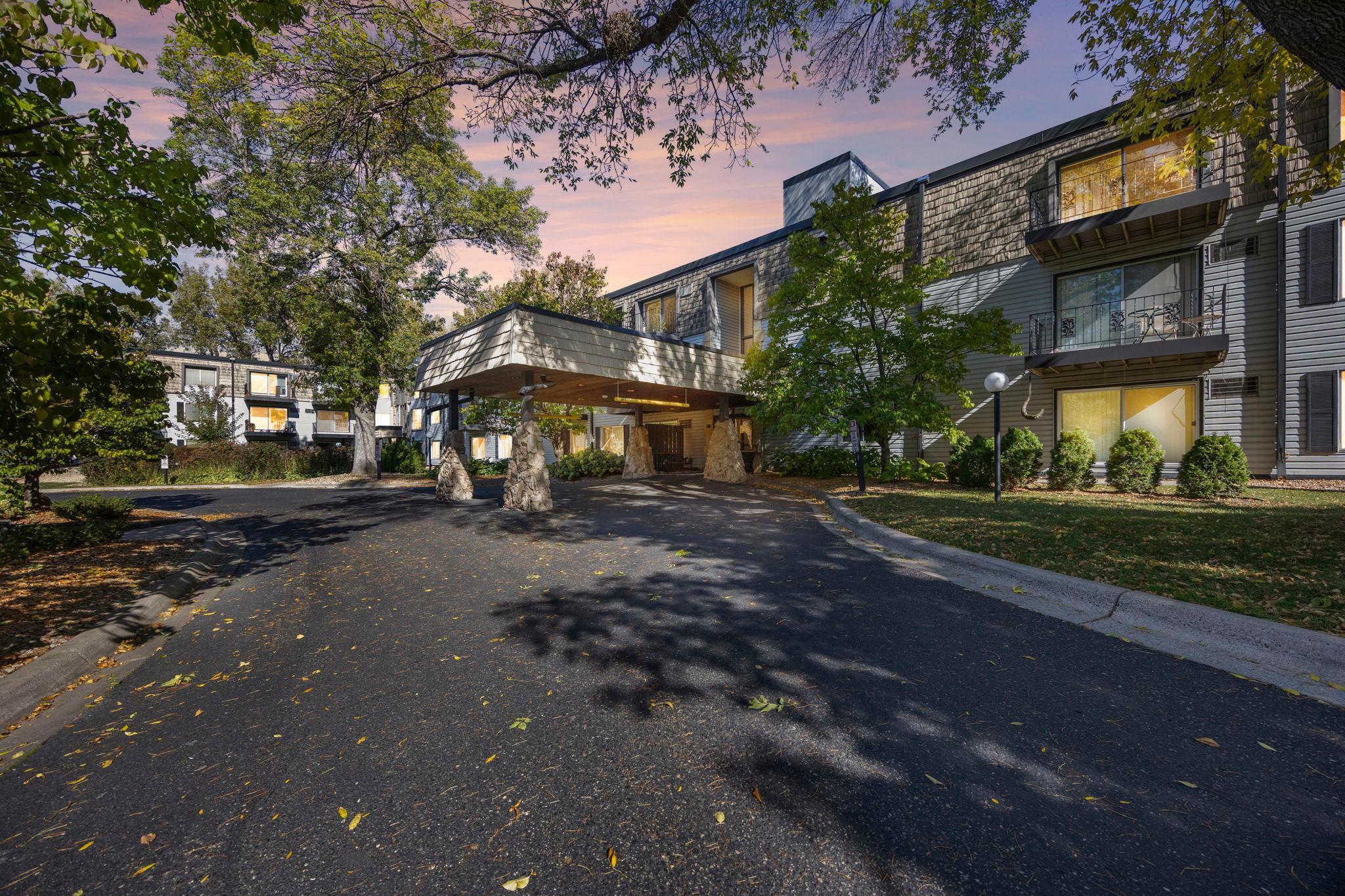 183 Little Canada Road E Unit: 204