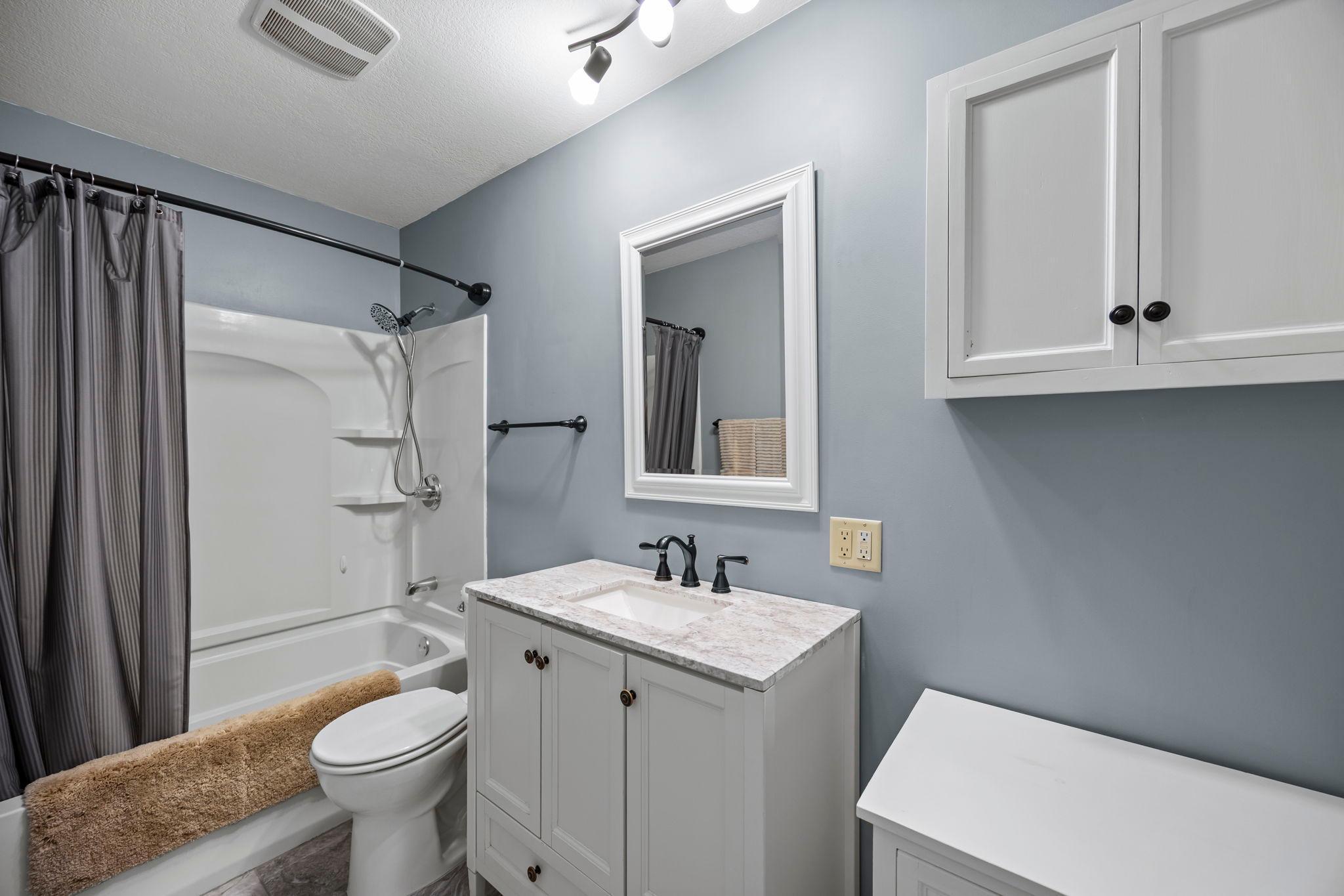 183 Little Canada Road E Unit: 204