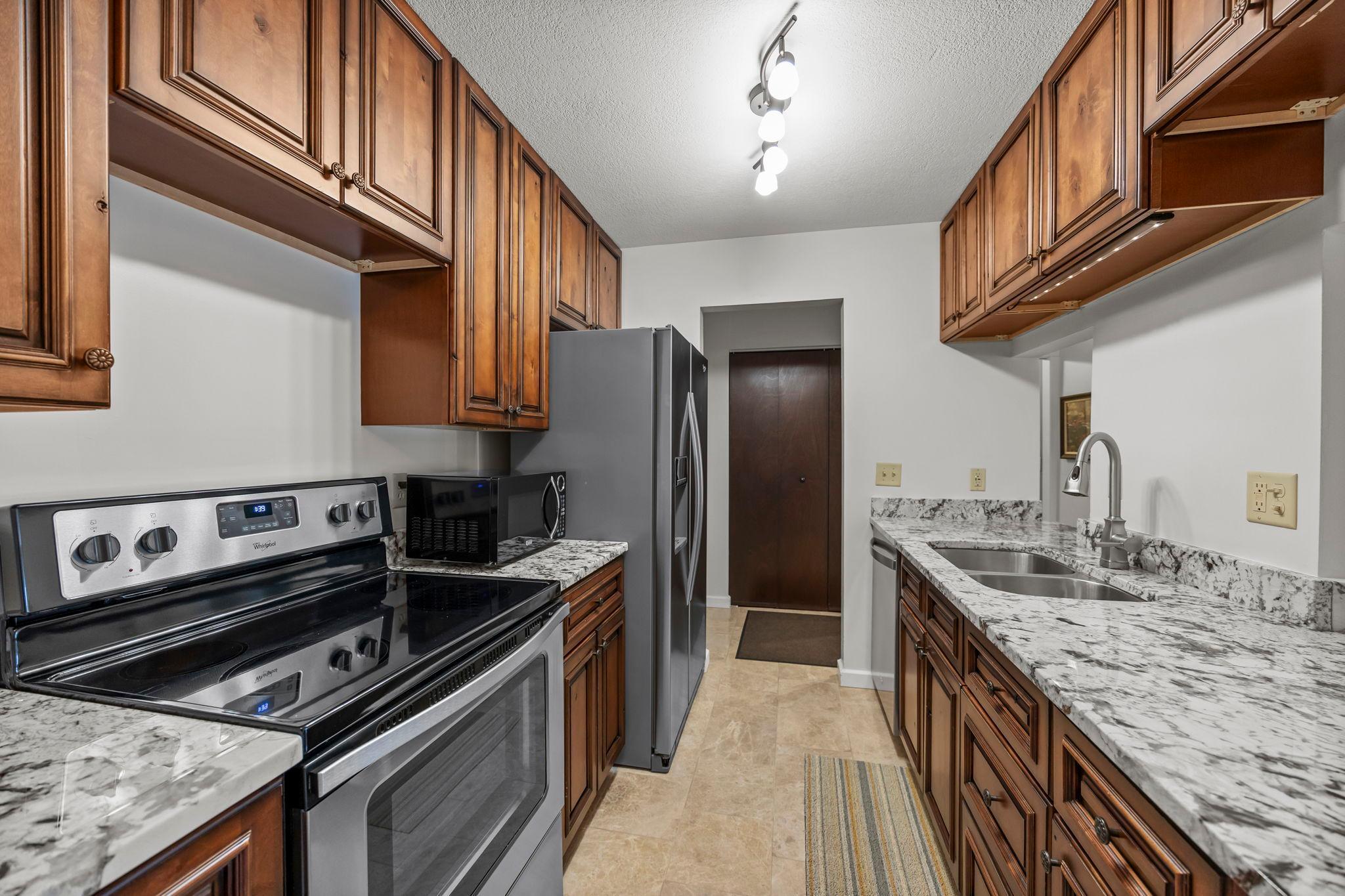 183 Little Canada Road E Unit: 204