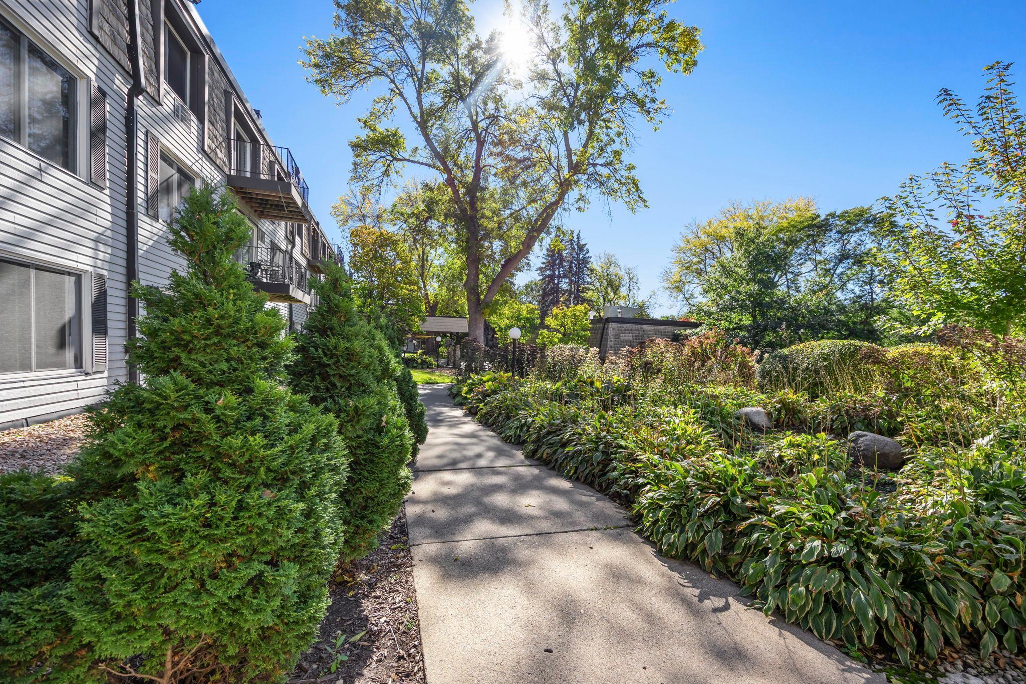 183 Little Canada Road E Unit: 204