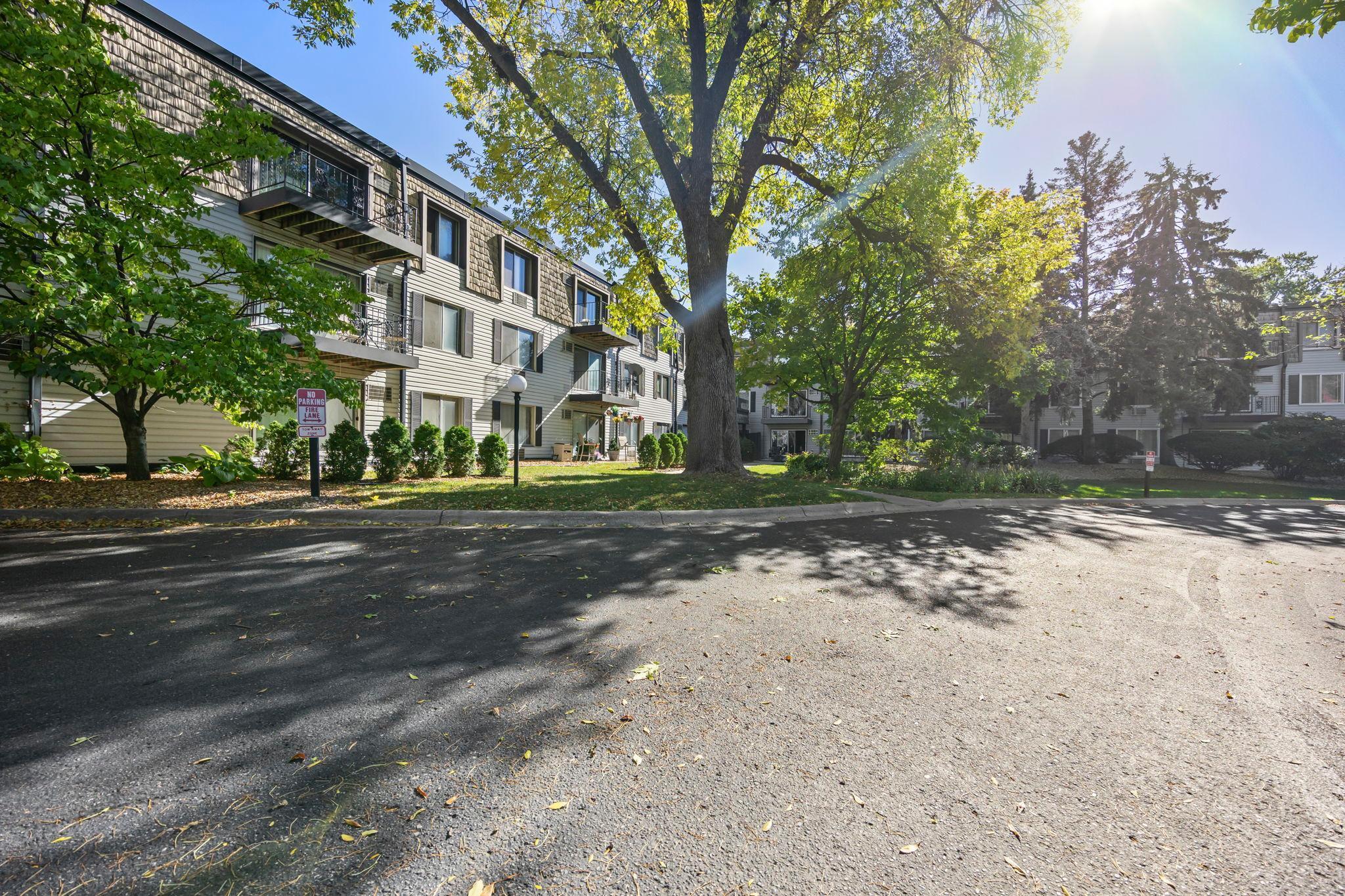 183 Little Canada Road E Unit: 204