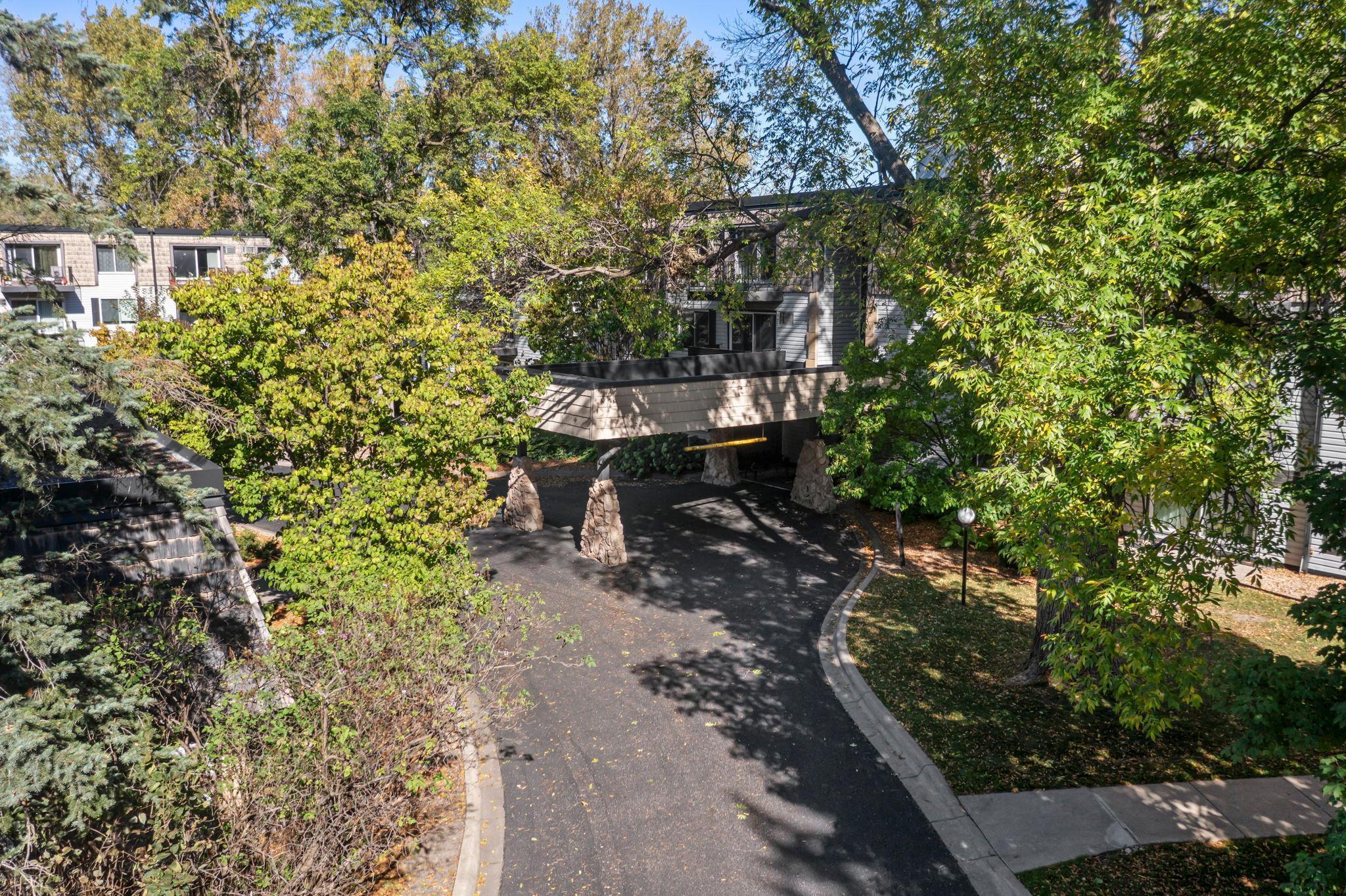 183 Little Canada Road E Unit: 204