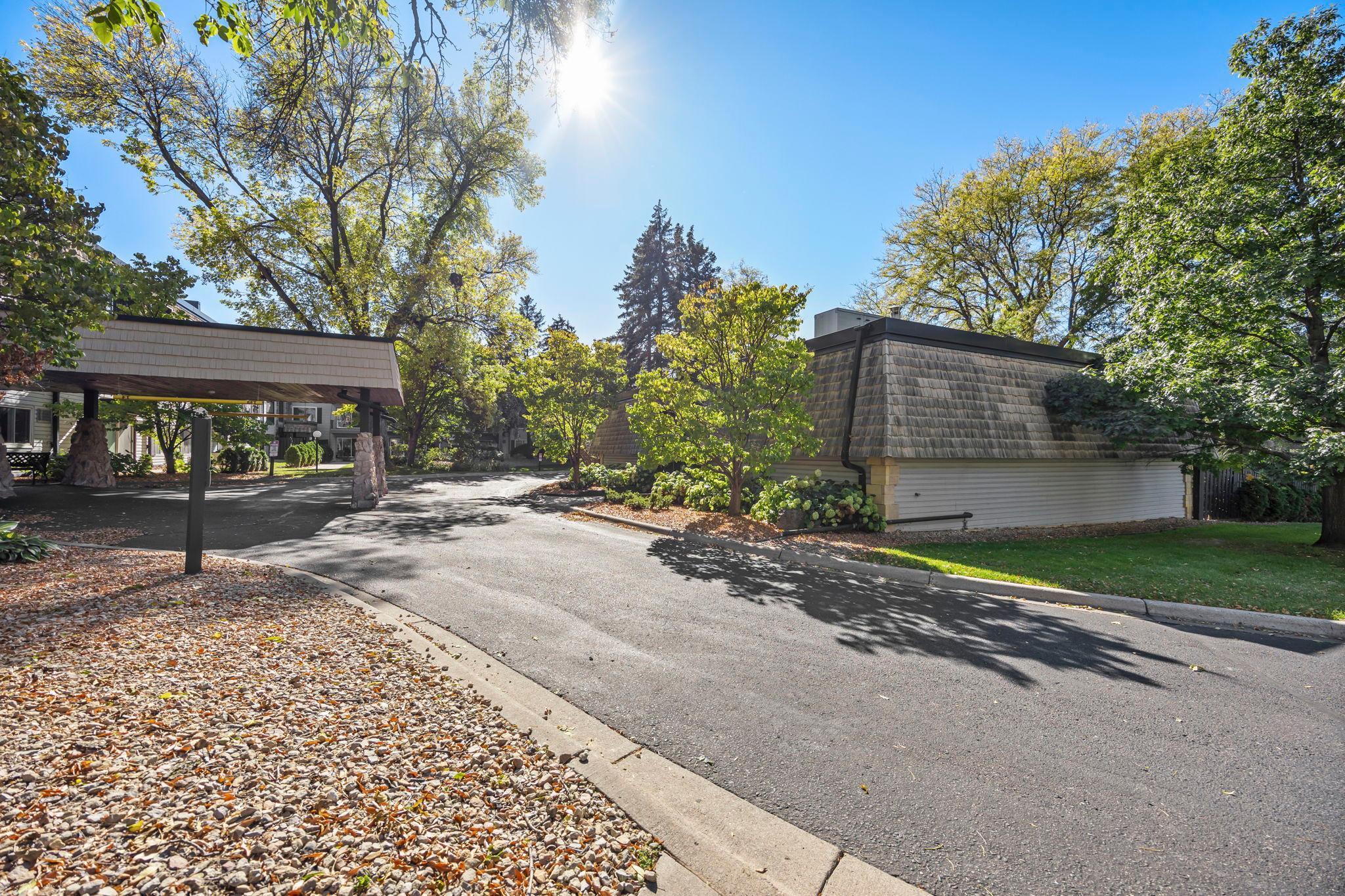 183 Little Canada Road E Unit: 204