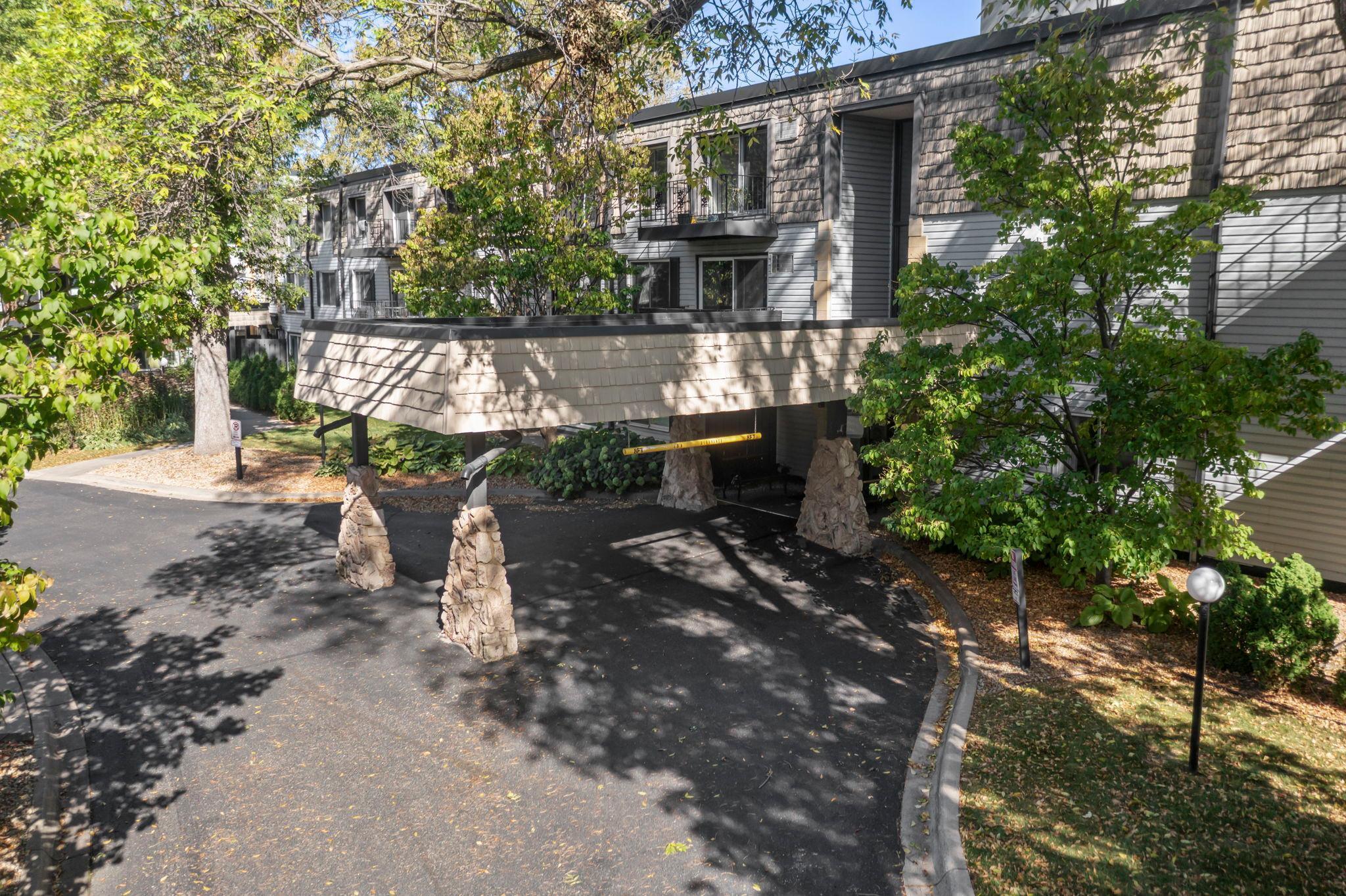 183 Little Canada Road E Unit: 204
