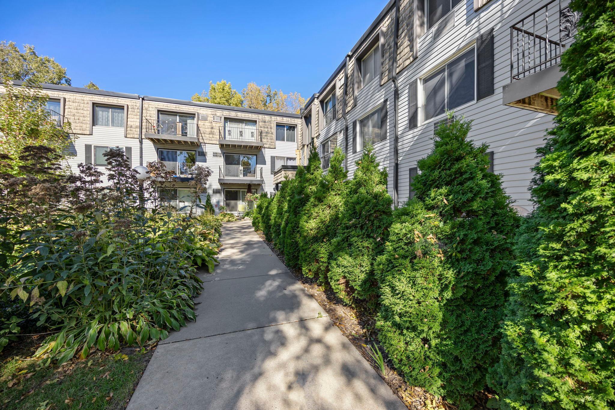 183 Little Canada Road E Unit: 204