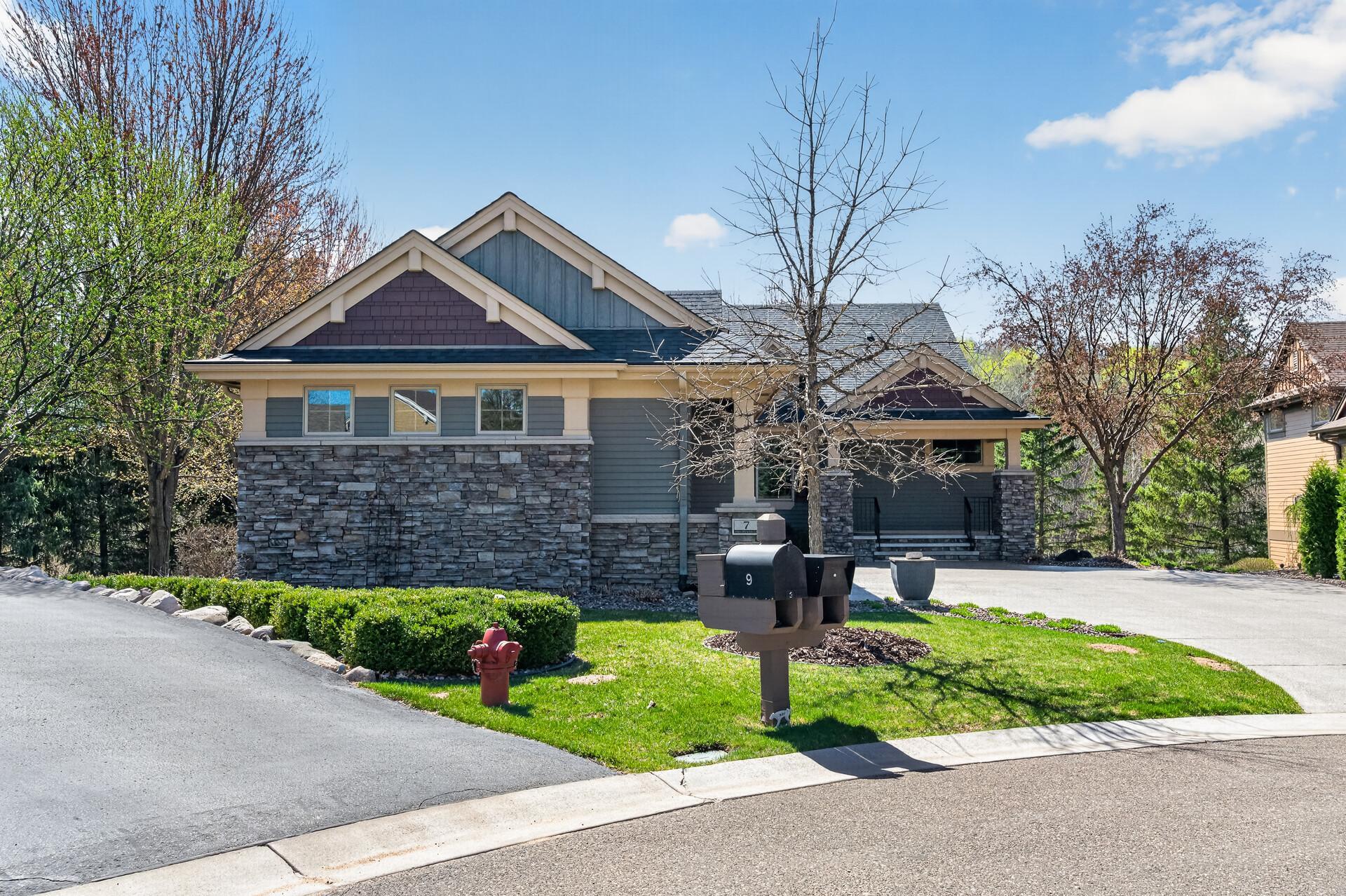 7 Hawthorne Court