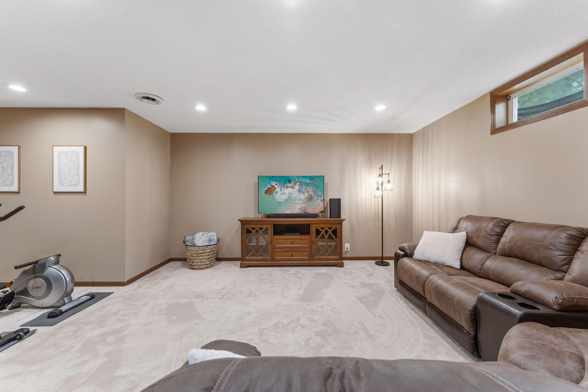 12870 Essex Way