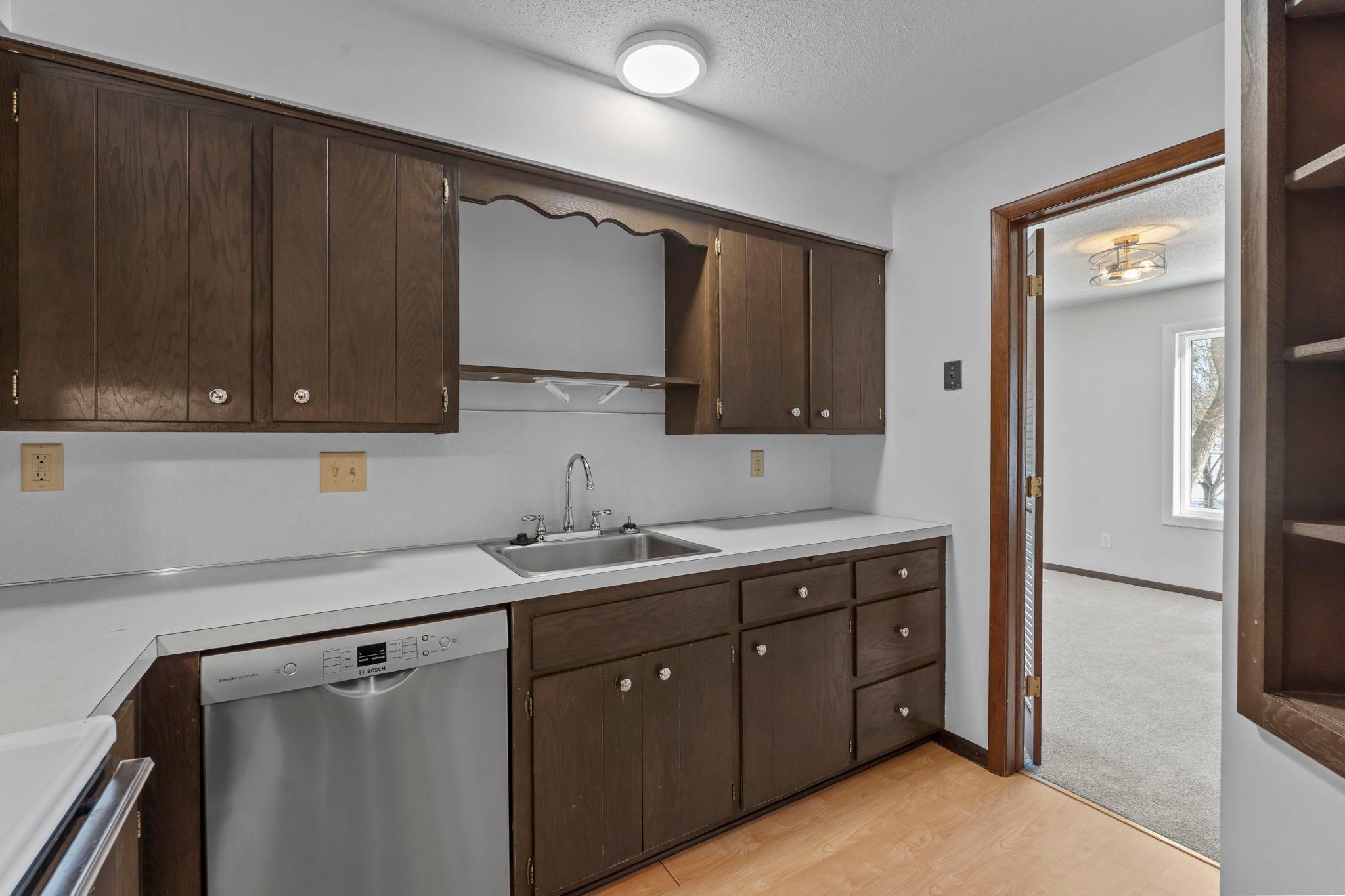 2200 Nevada Avenue S Unit: 216