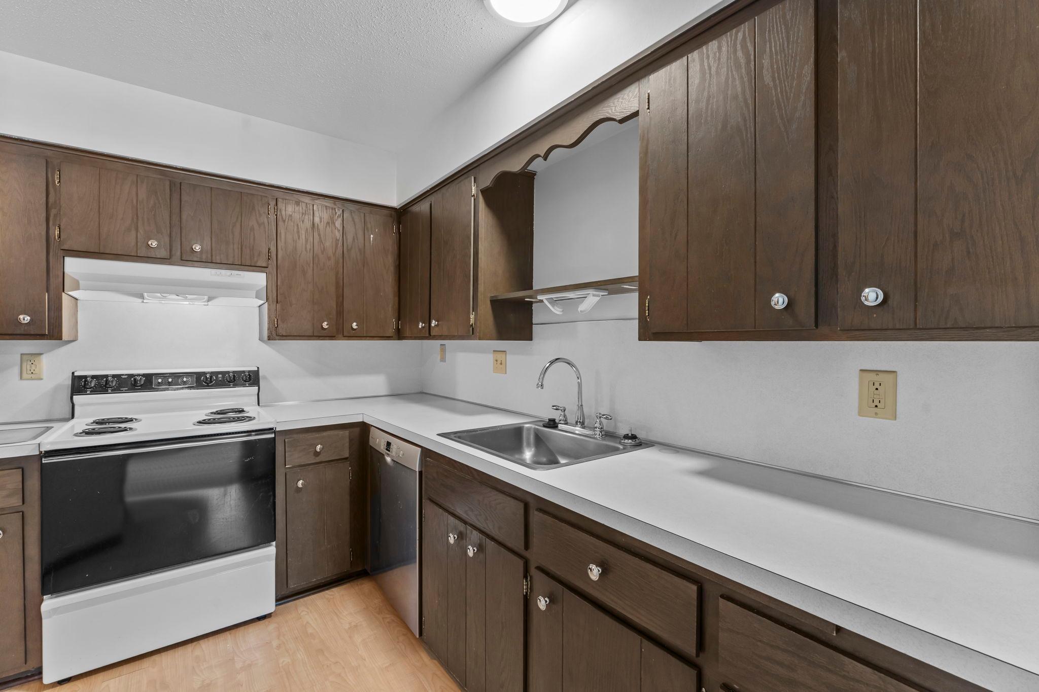 2200 Nevada Avenue S Unit: 216