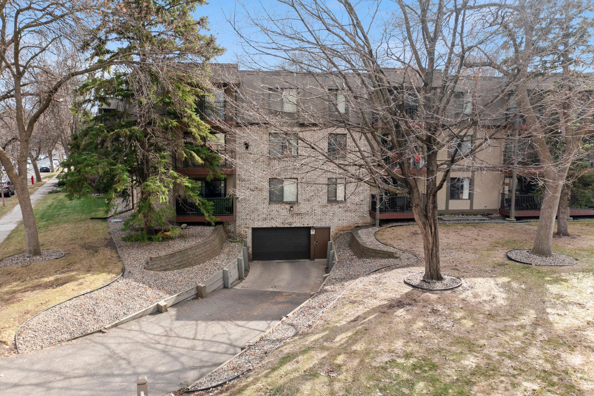 2200 Nevada Avenue S Unit: 216