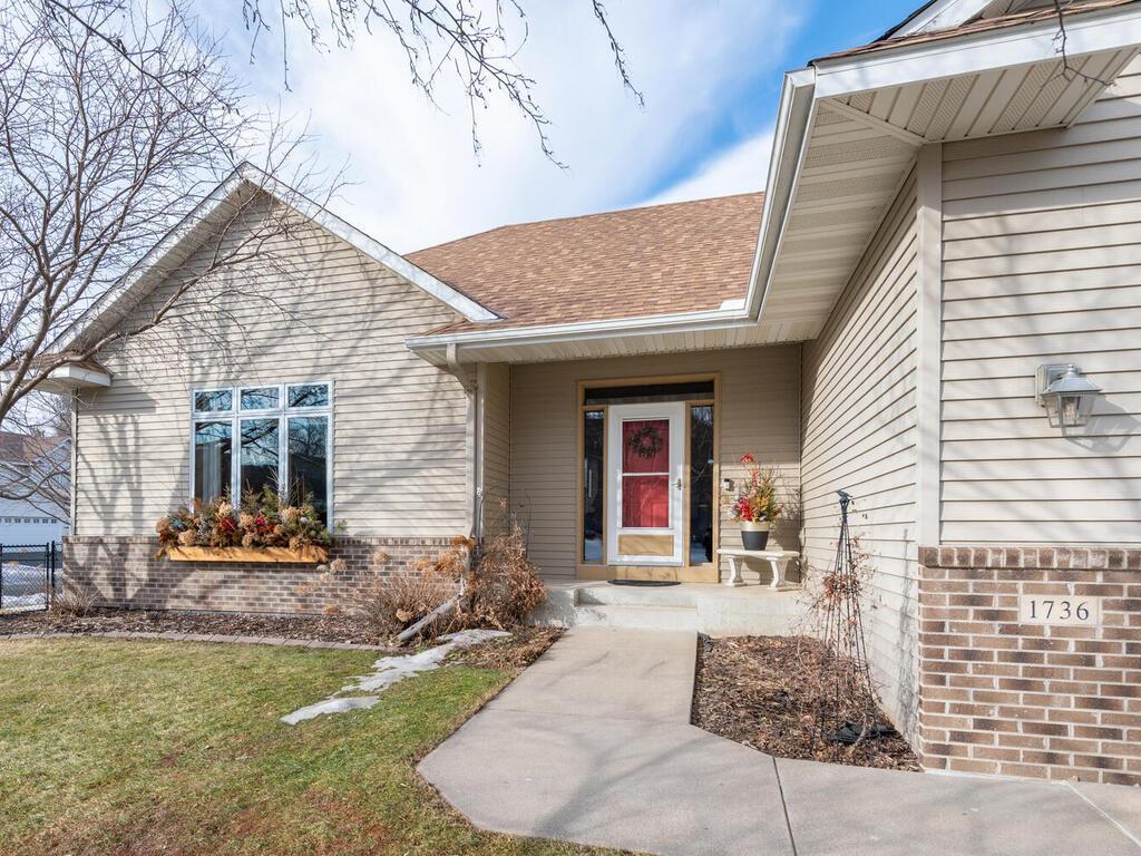 1736 Pond Lane